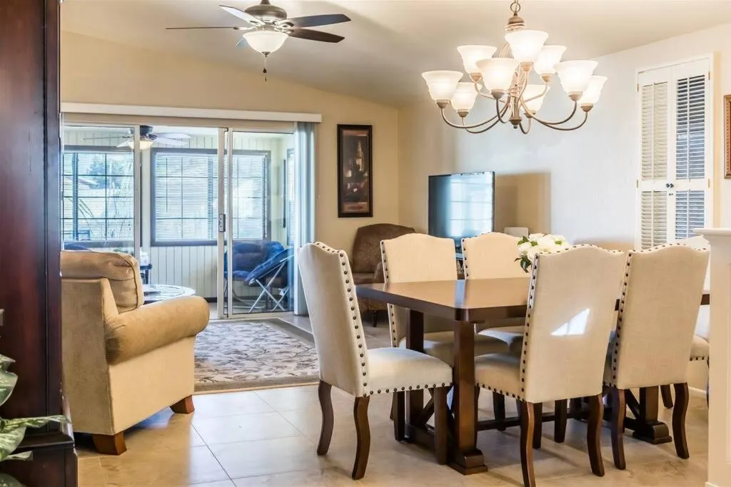Cozy, quiet house, covered patio dining, sun room