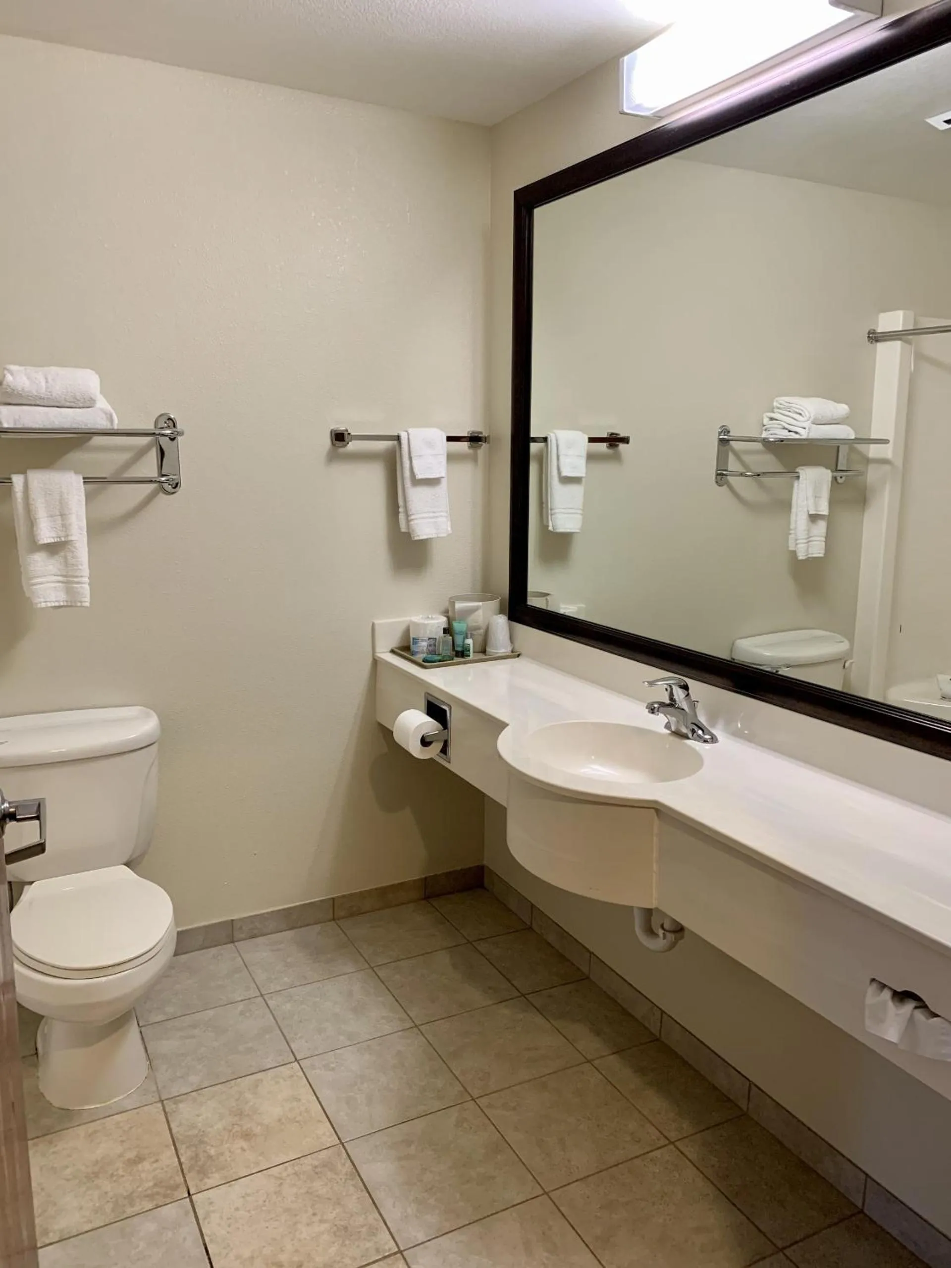 Toilet in GrandStay Hotel & Suites Becker