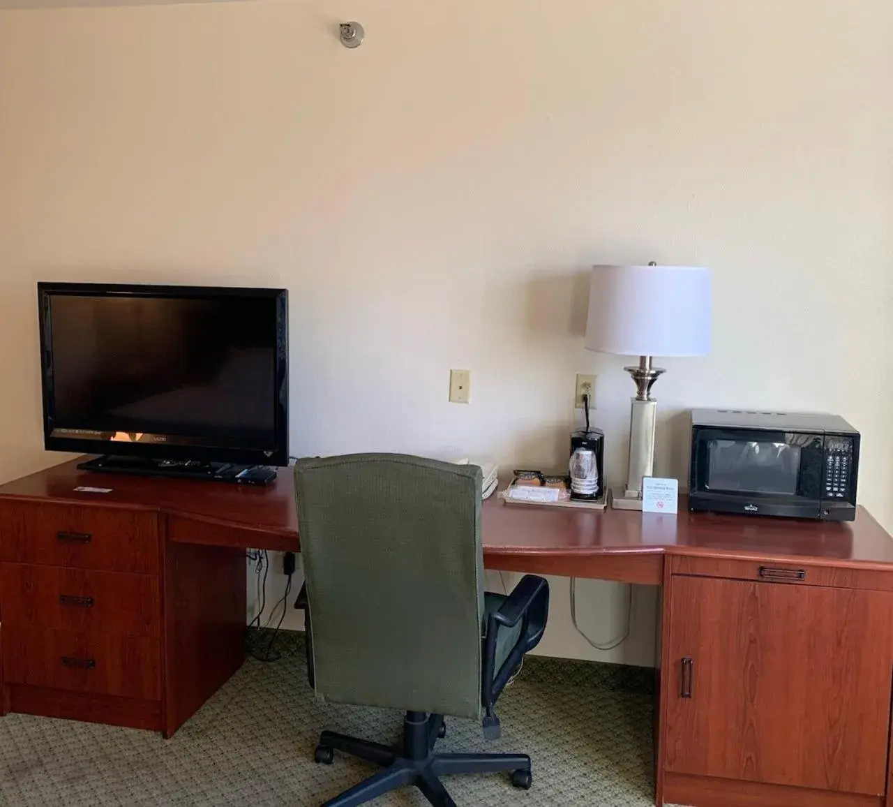 Standard Queen Room in GrandStay Hotel & Suites Becker Standard Queen Room in GrandStay Hotel & Suites Becker