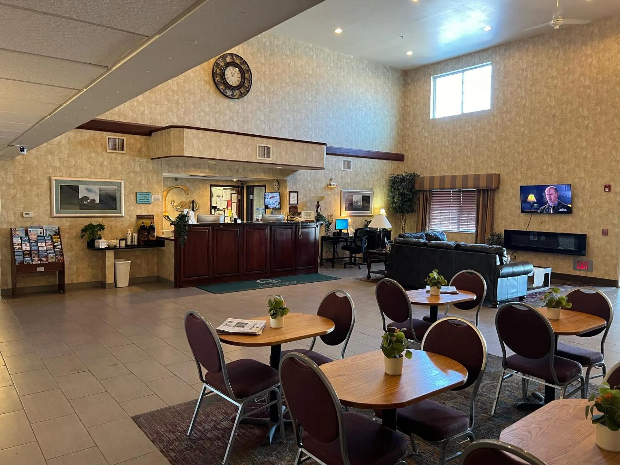 Lobby or reception in GrandStay Hotel & Suites Becker