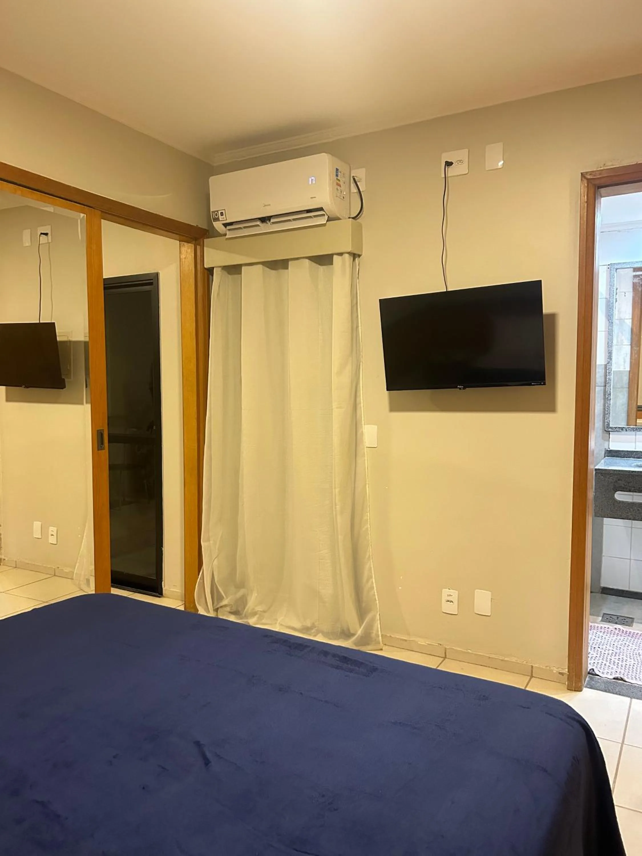 TV and multimedia, Bed in Crystal Place