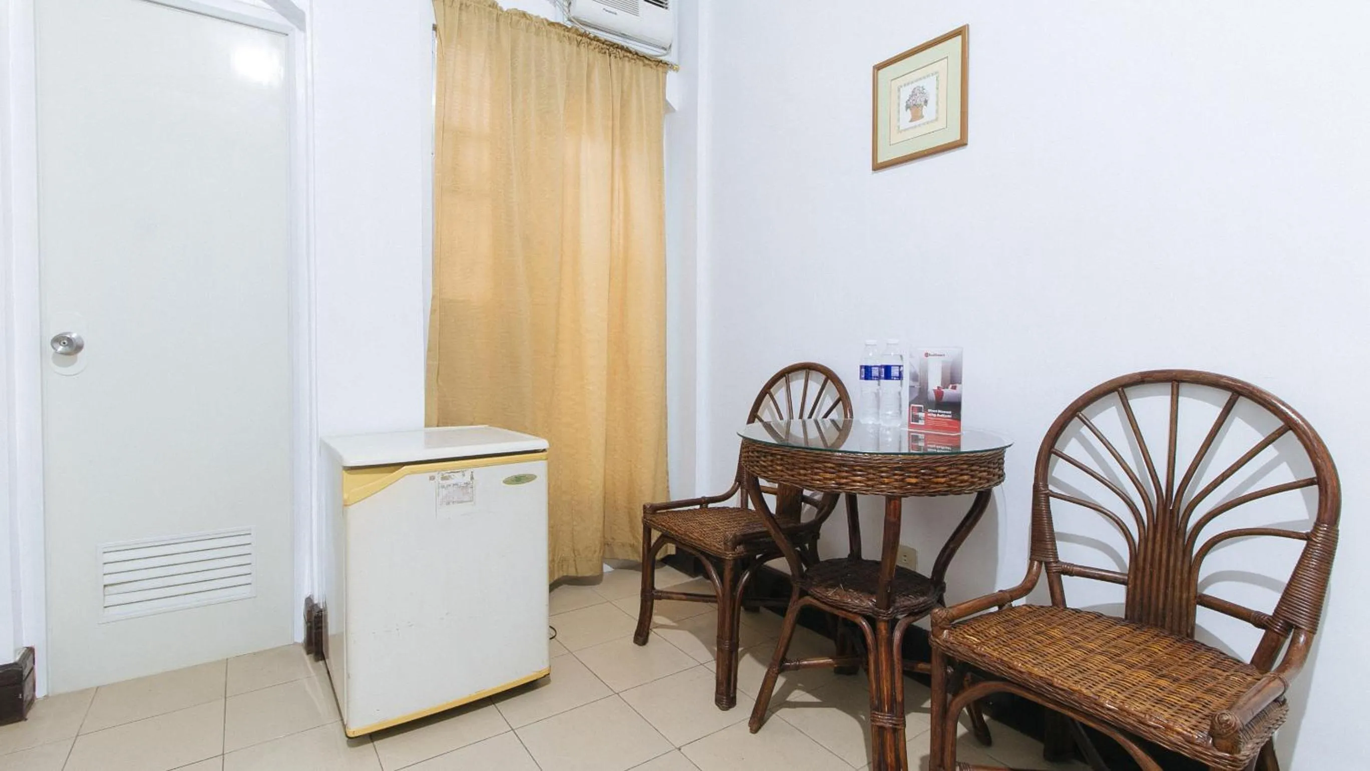 Living room in RedDoorz @ Marifa Hotel Angeles Pampanga