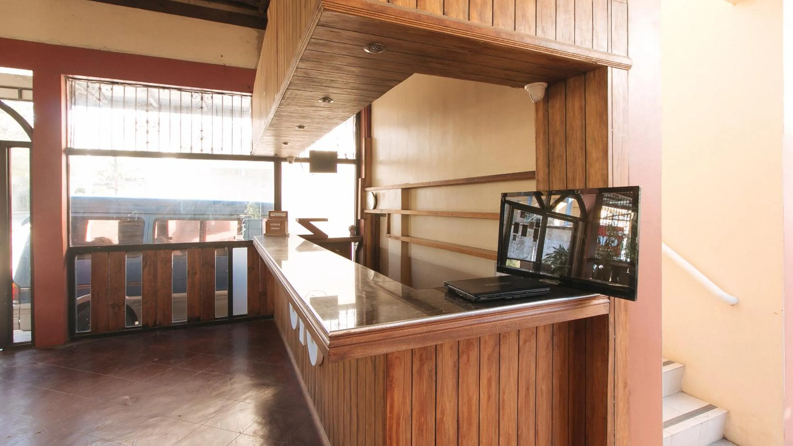 Lobby or reception in RedDoorz @ Marifa Hotel Angeles Pampanga