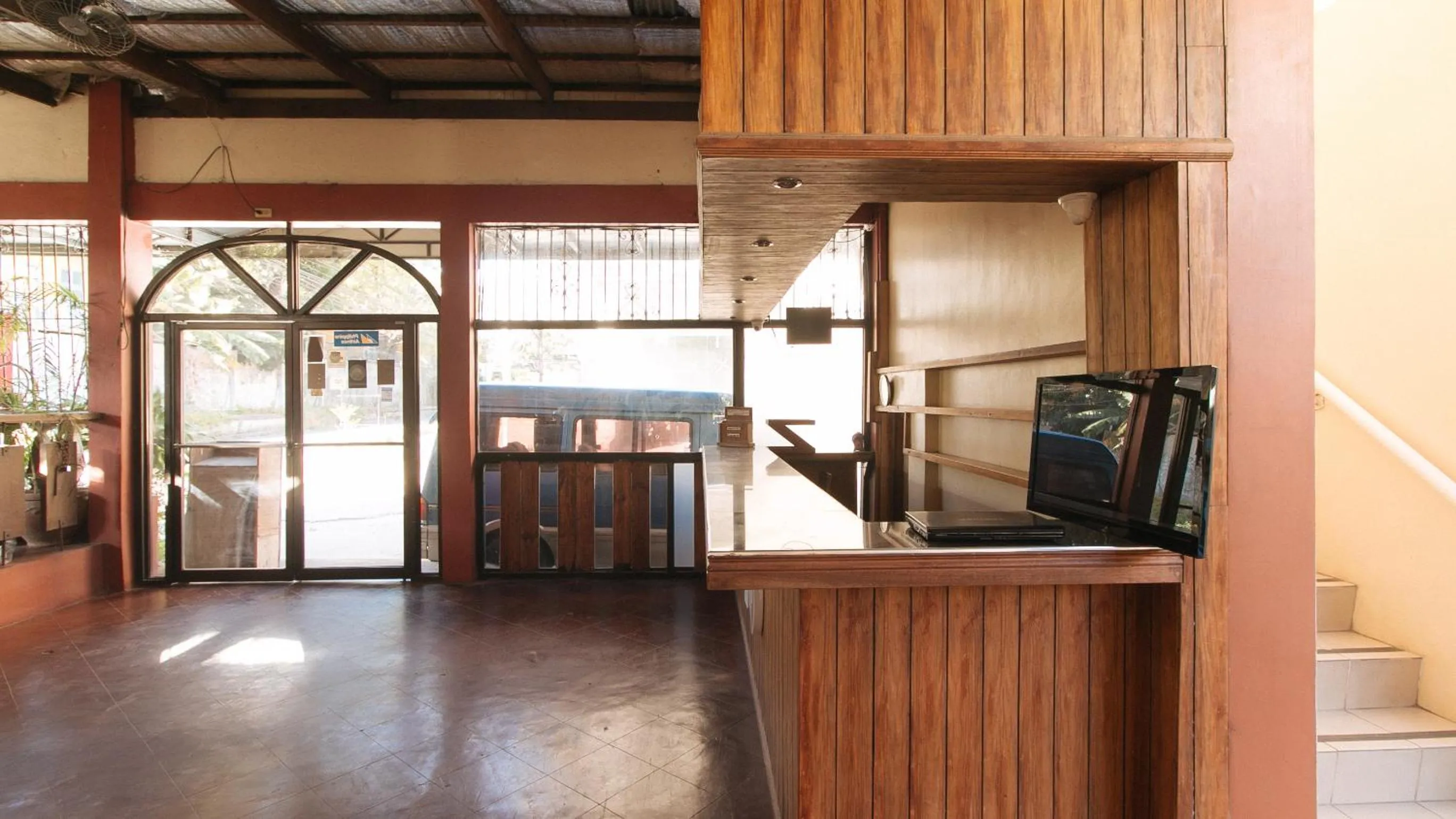 Lobby or reception in RedDoorz @ Marifa Hotel Angeles Pampanga