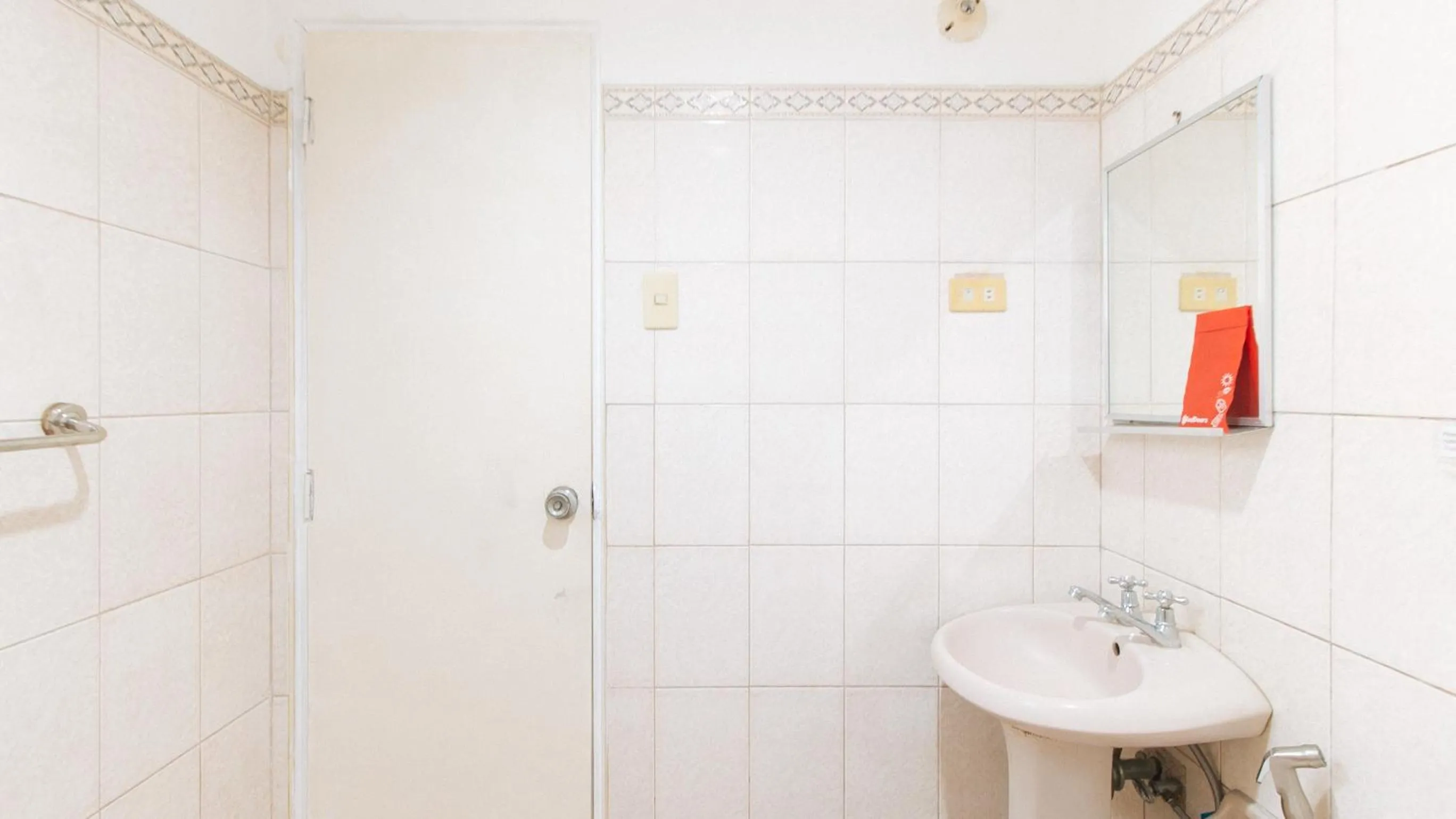 Shower in RedDoorz @ Marifa Hotel Angeles Pampanga