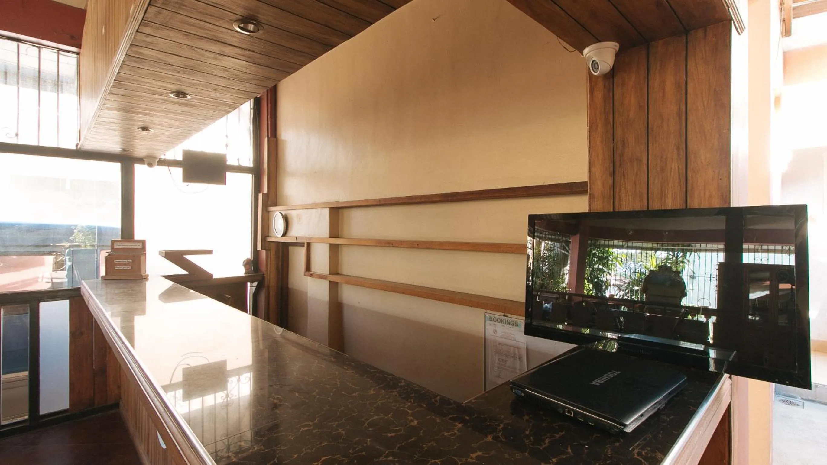 Lobby or reception in RedDoorz @ Marifa Hotel Angeles Pampanga