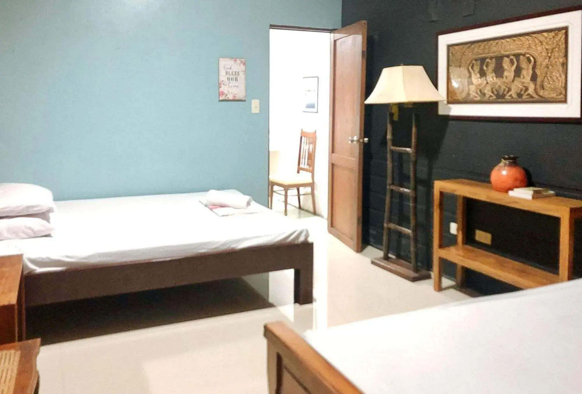 Quadruple Room in RedDoorz Hostel at Deomar Hometel & Farm Cafe Vigan Ilocos Quadruple Room in RedDoorz Hostel at Deomar Hometel & Farm Cafe Vigan Ilocos