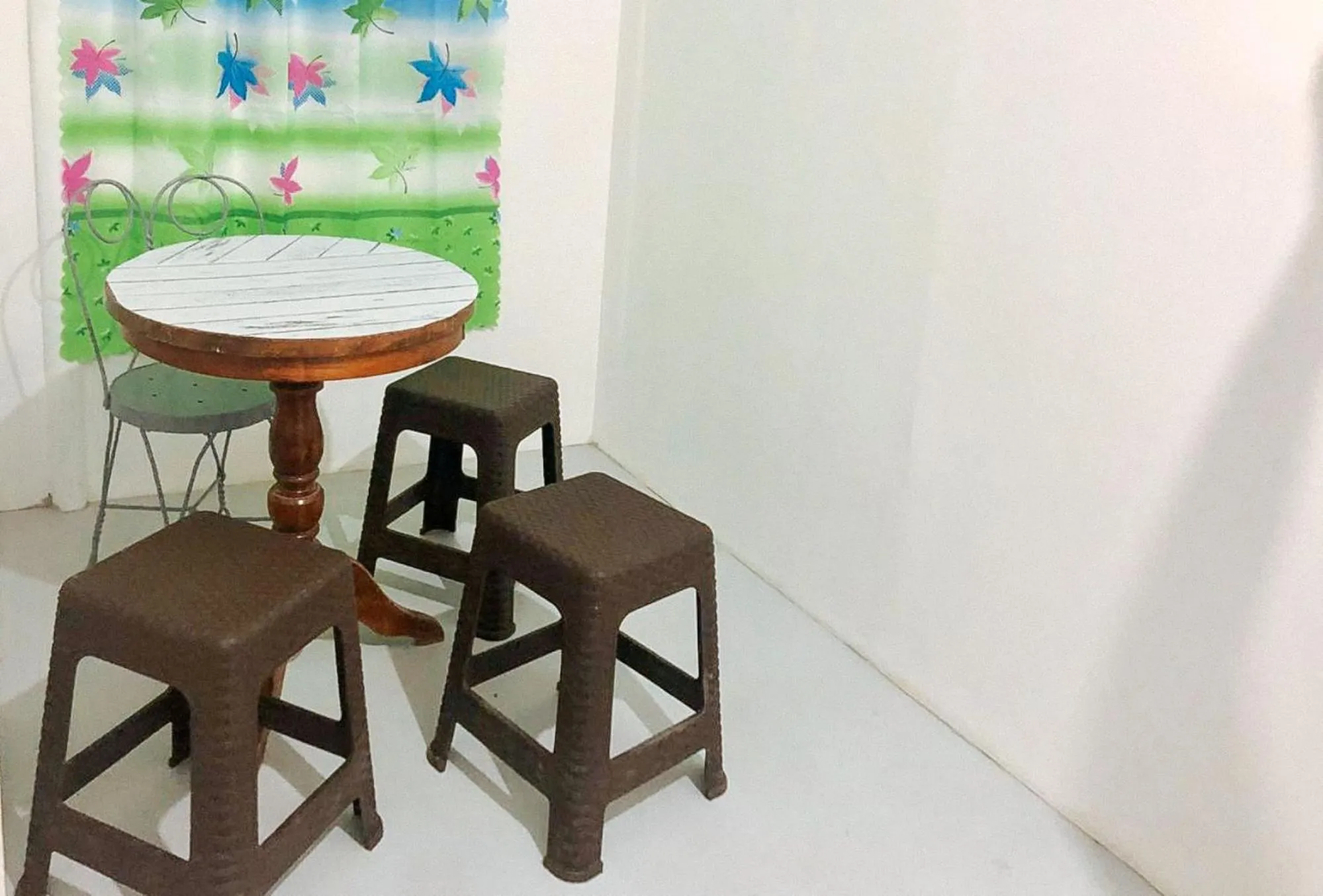 Dining area in RedDoorz Hostel at Deomar Hometel & Farm Cafe Vigan Ilocos