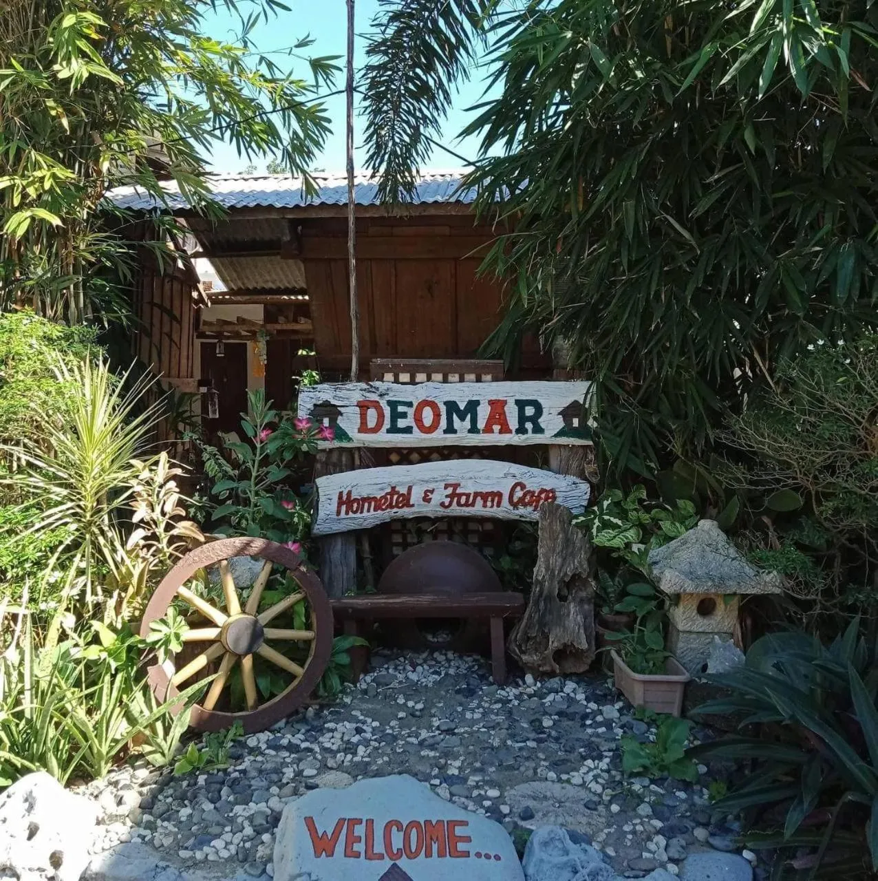 Property building in RedDoorz Hostel at Deomar Hometel & Farm Cafe Vigan Ilocos