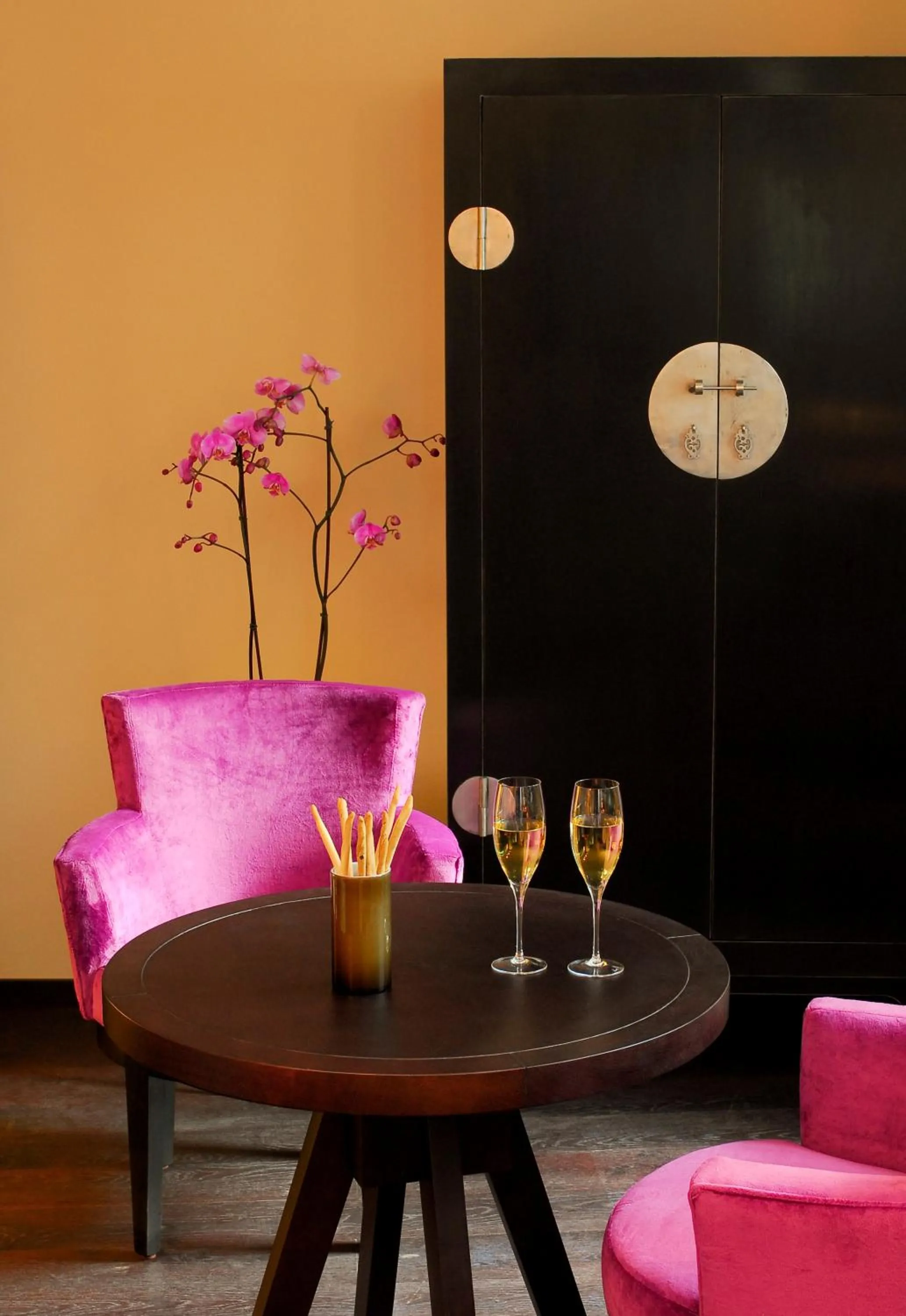 Seating area in Eastwest Hôtel by Malone