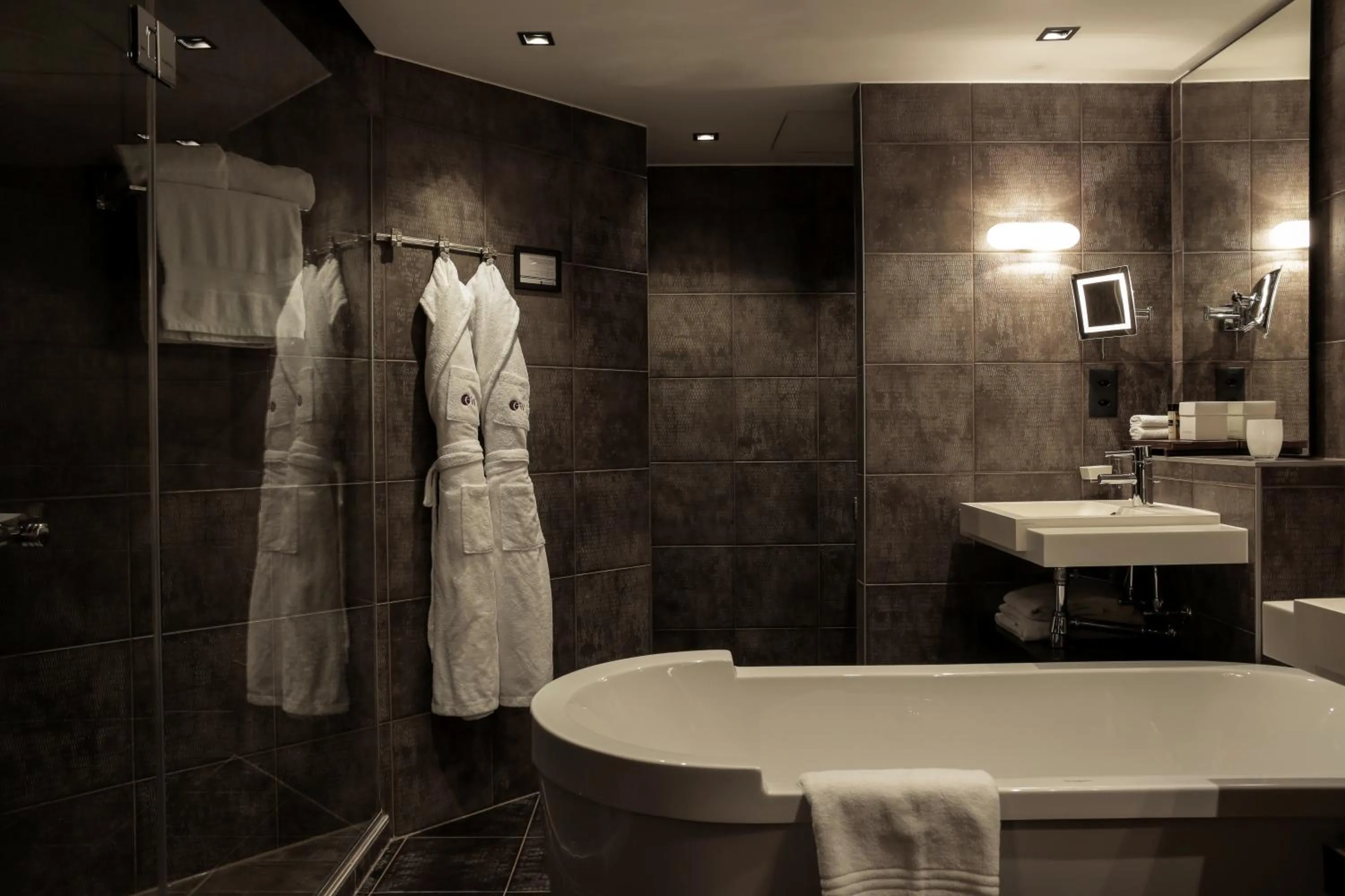 Bathroom in Eastwest Hôtel by Malone