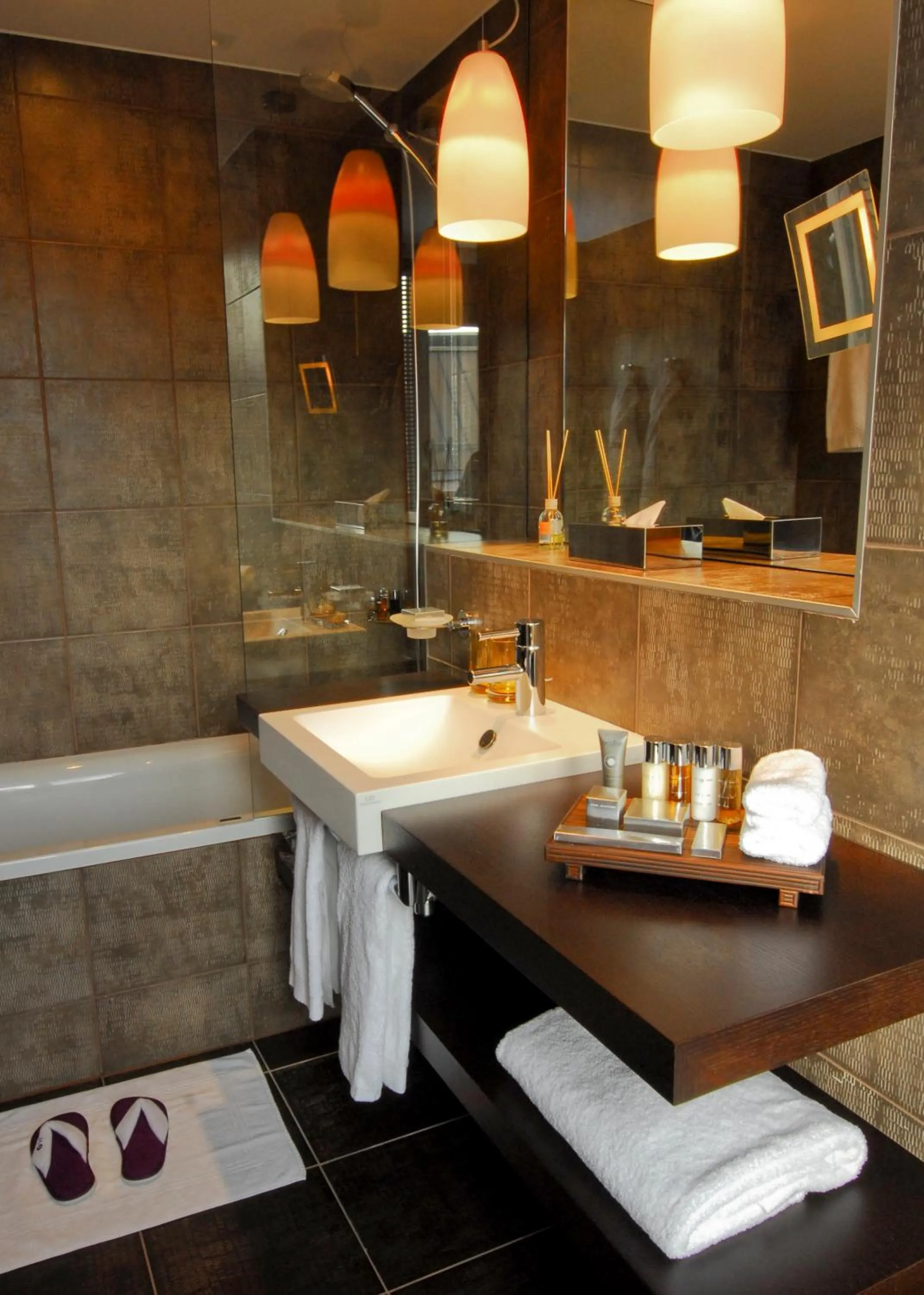 Bathroom in Eastwest Hôtel by Malone