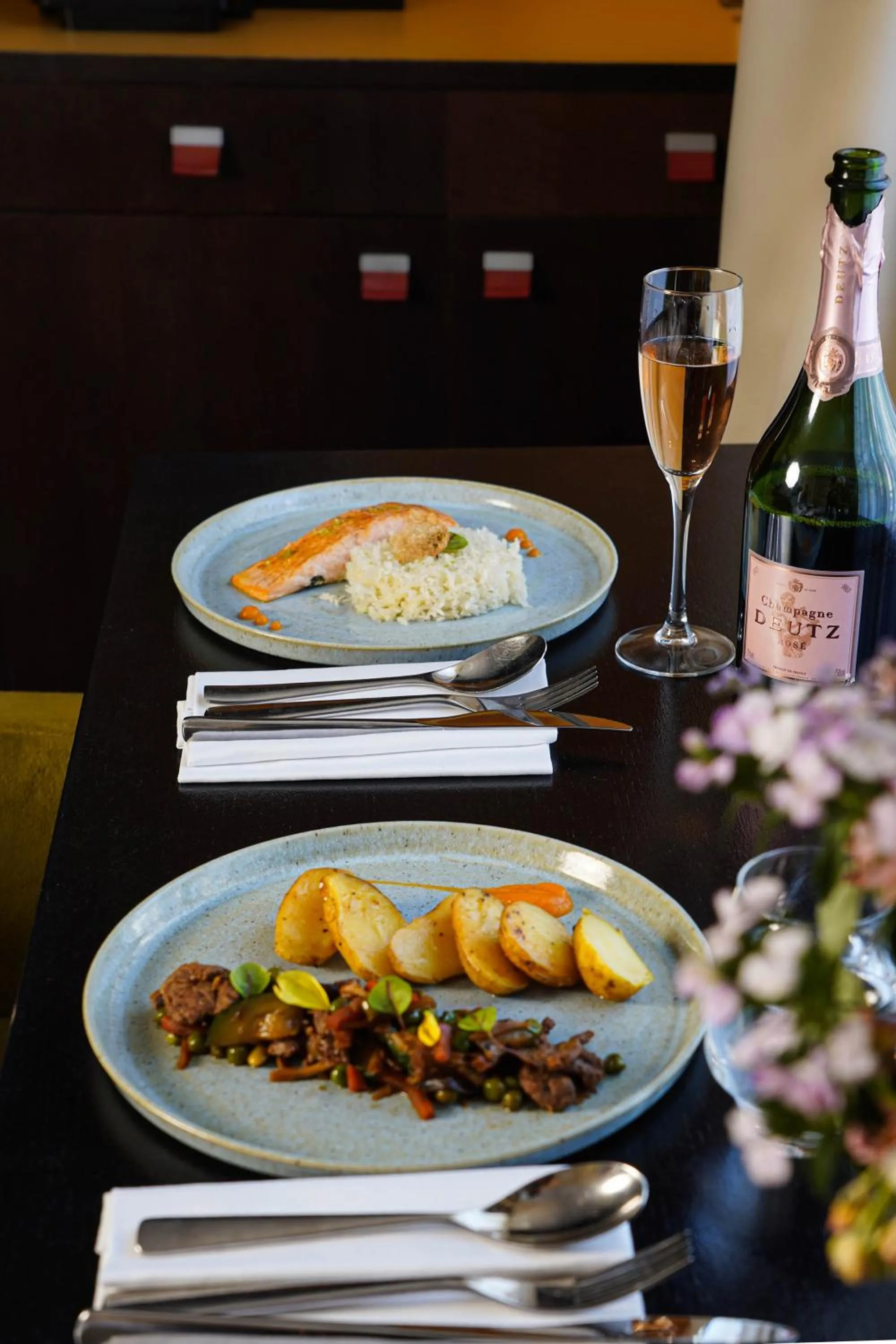 Restaurant/places to eat in Eastwest Hôtel by Malone