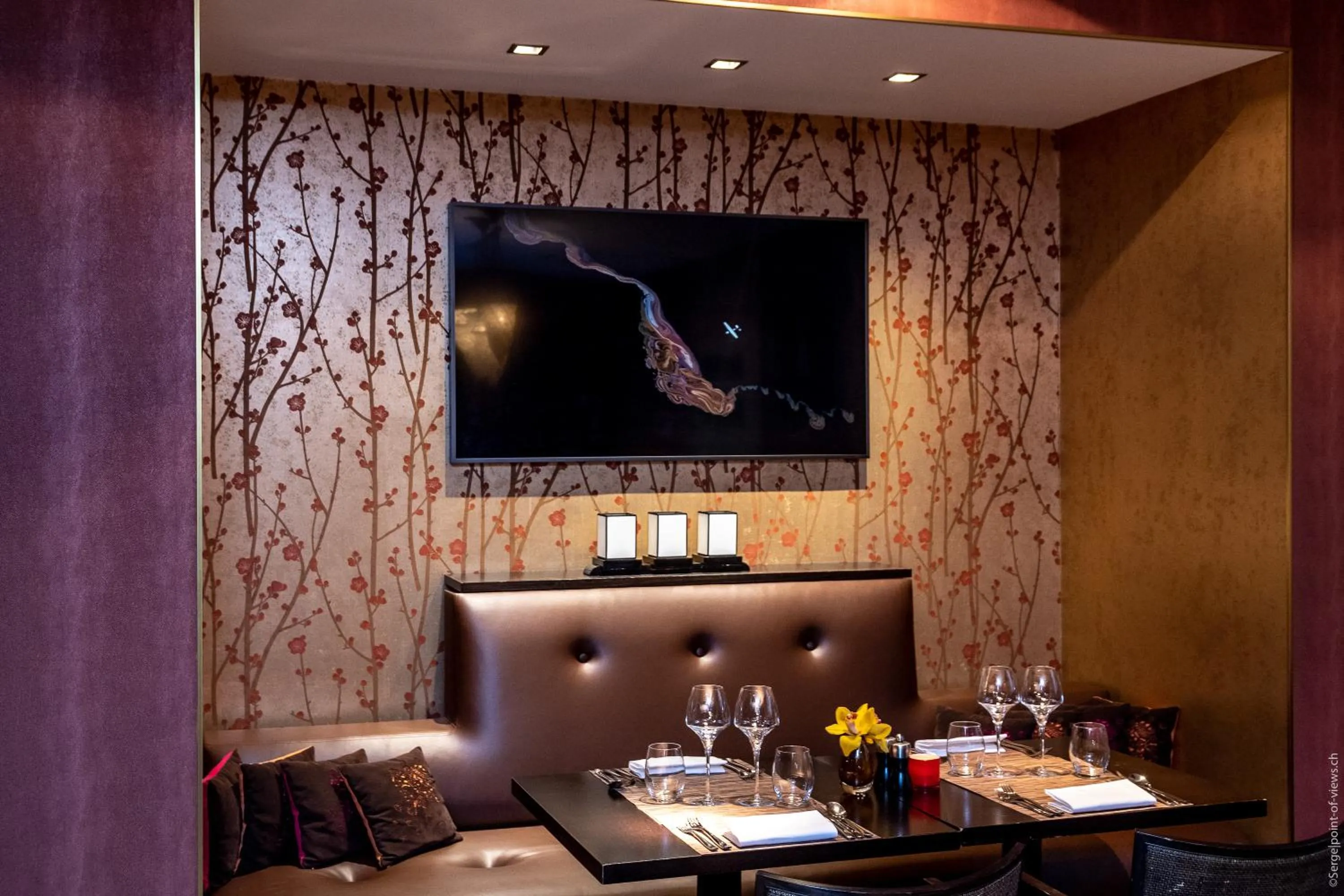 Restaurant/places to eat in Eastwest Hôtel by Malone