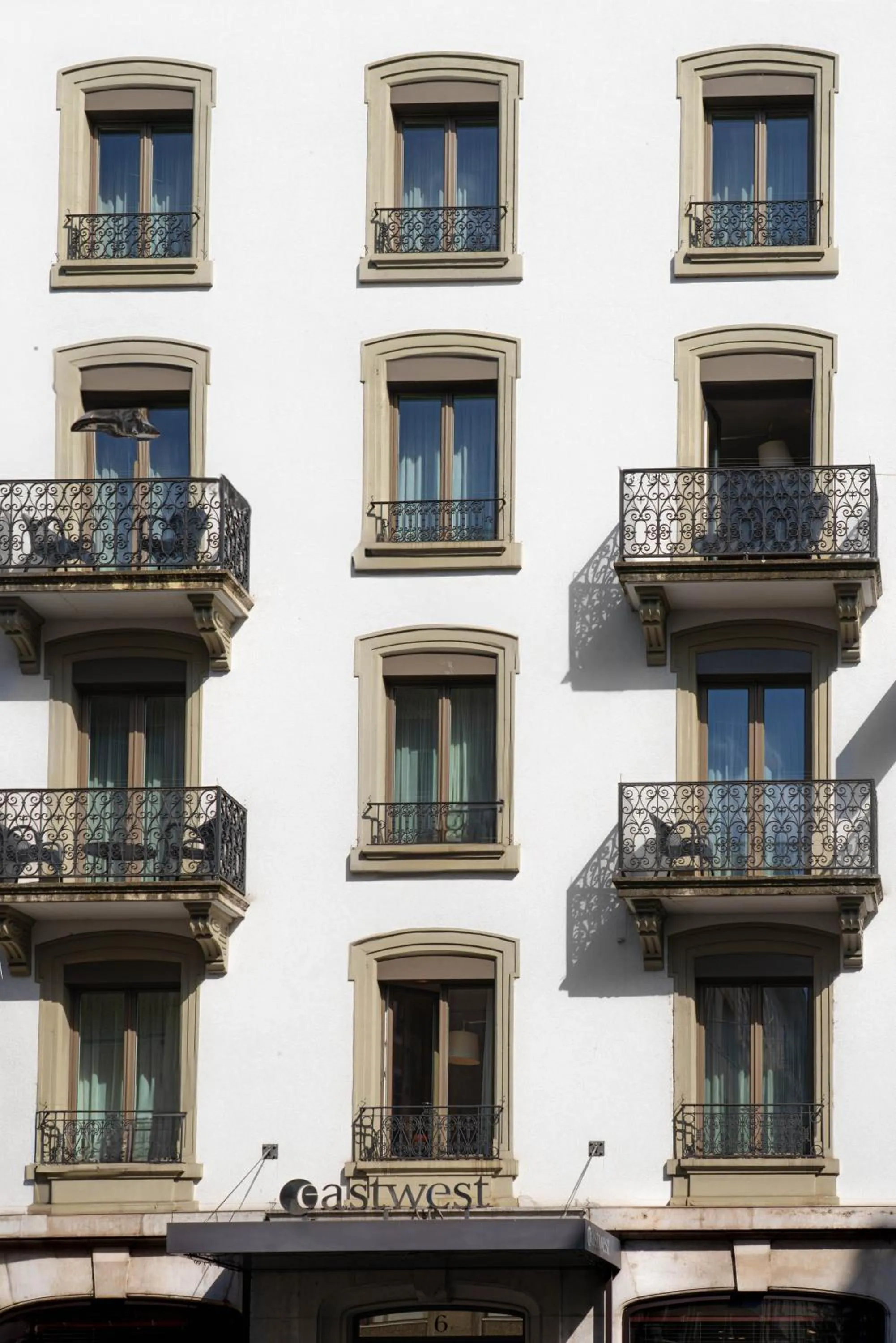 Property building in Eastwest Hôtel by Malone