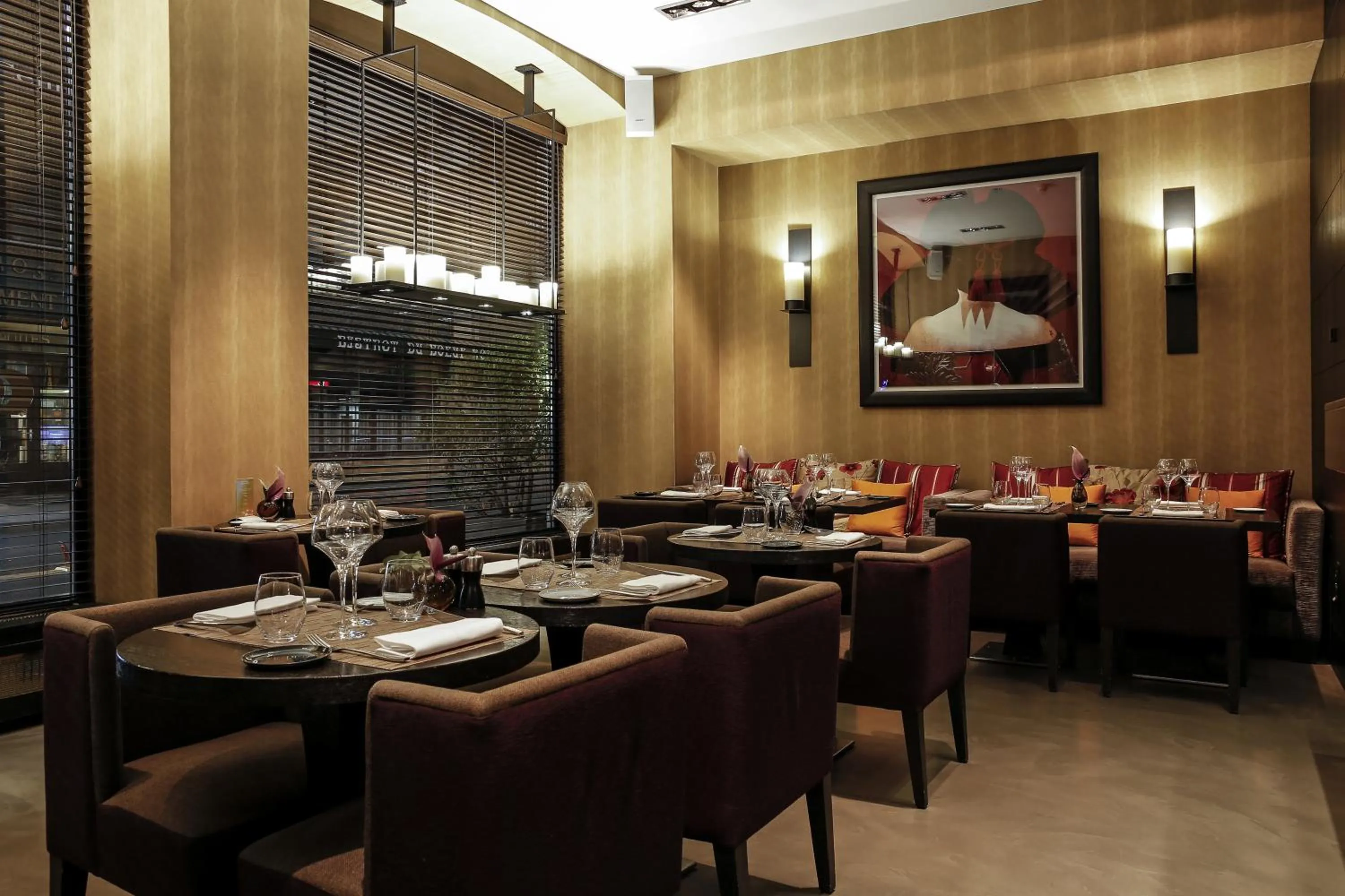 Restaurant/places to eat in Eastwest Hôtel by Malone