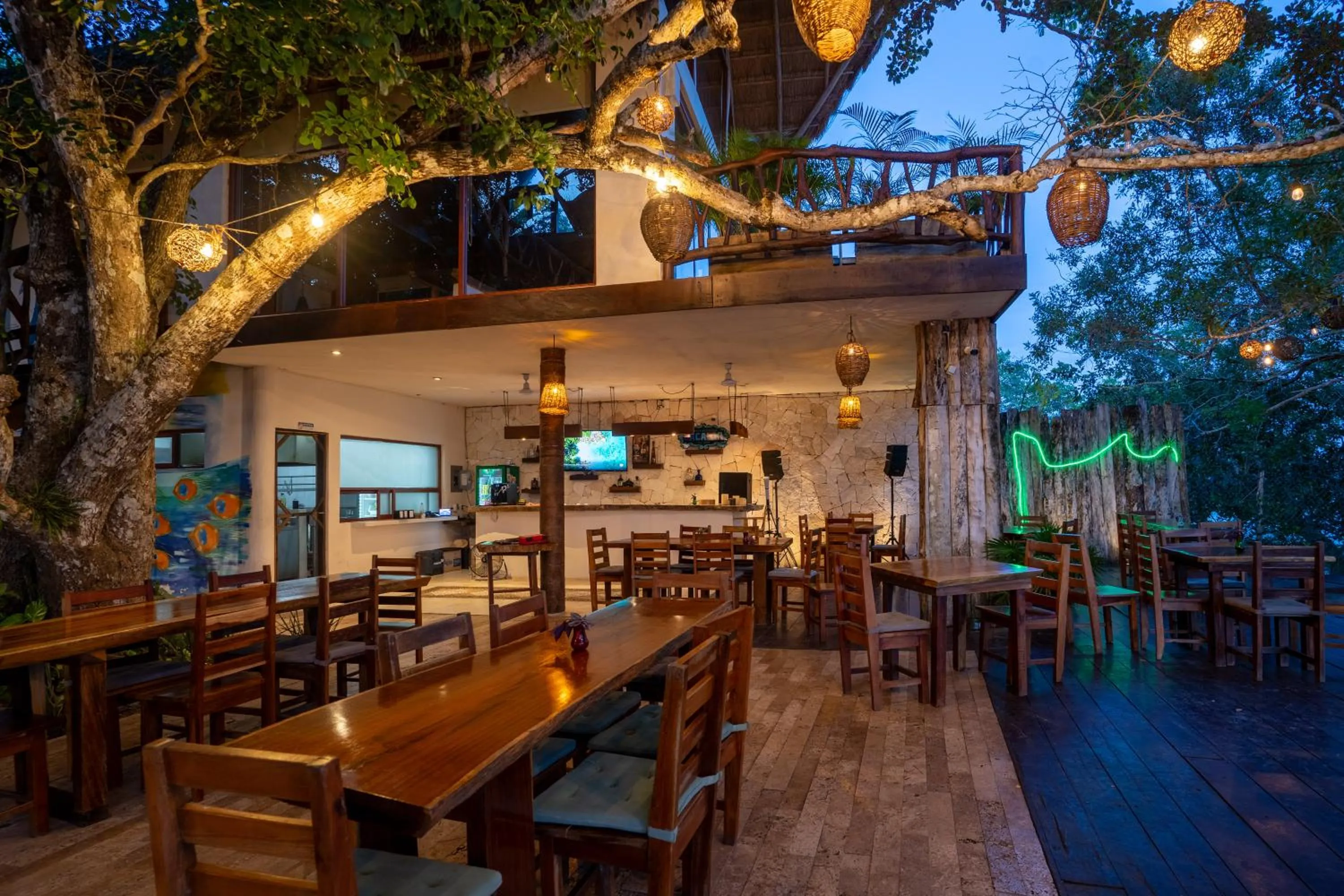 Lounge or bar, Restaurant/Places to Eat in Xoot Kaana Villa Vista Laguna