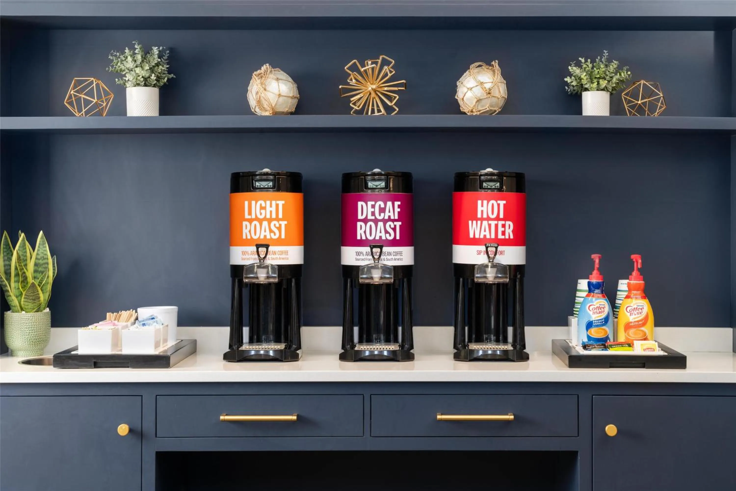 Restaurant/places to eat in Hampton Inn & Suites Middletown