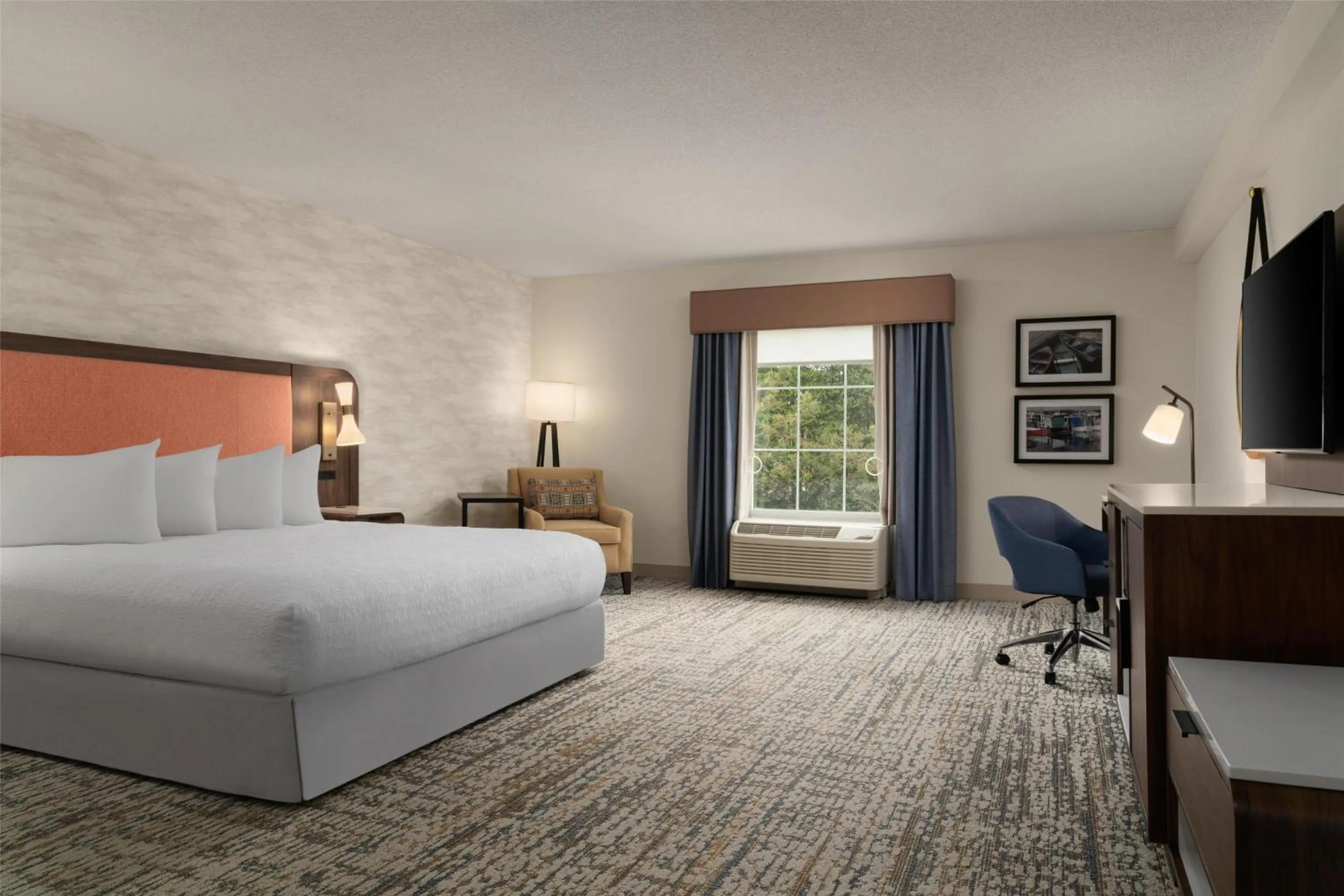 Bedroom, Bed in Hampton Inn & Suites Middletown