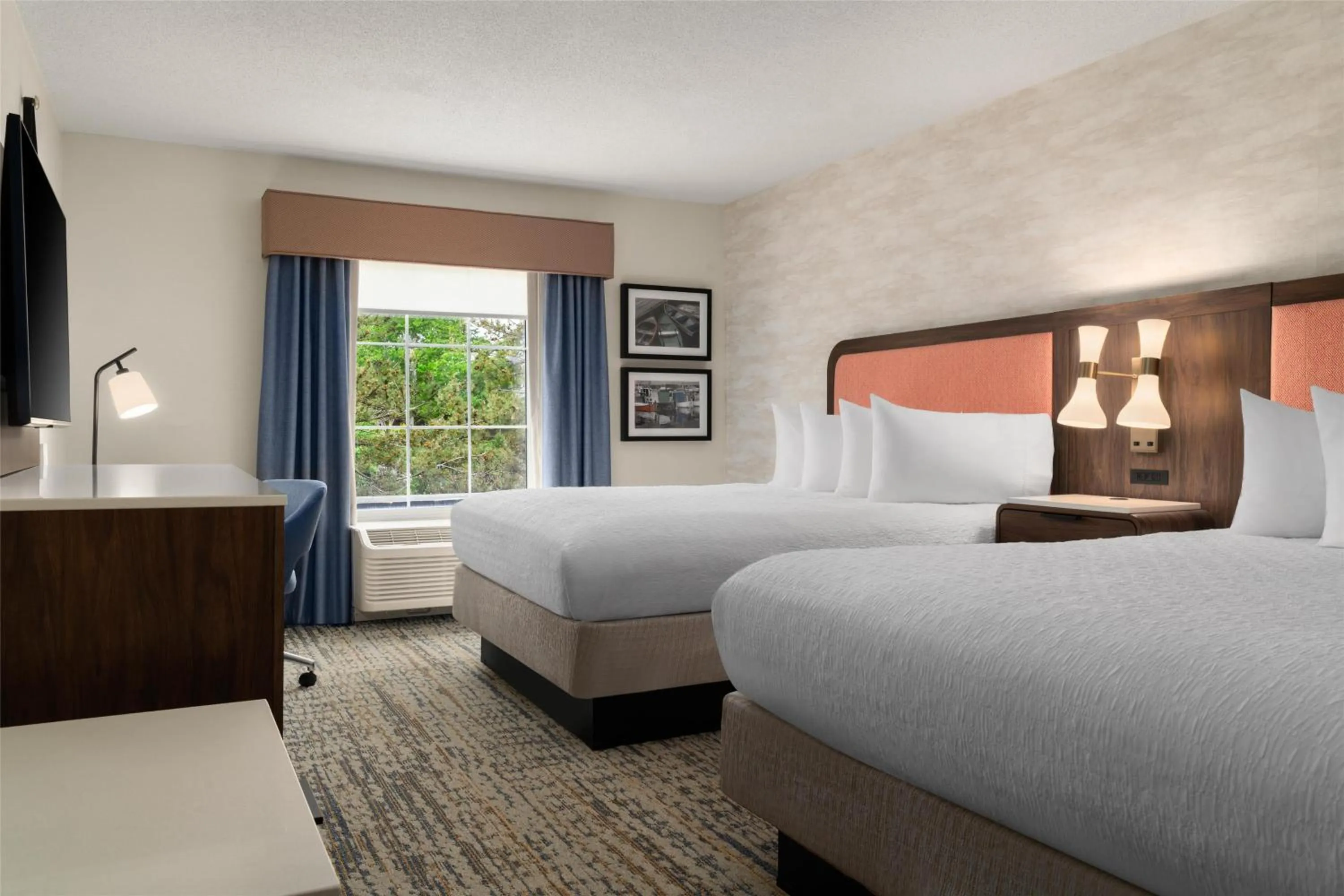 Bedroom, Bed in Hampton Inn & Suites Middletown