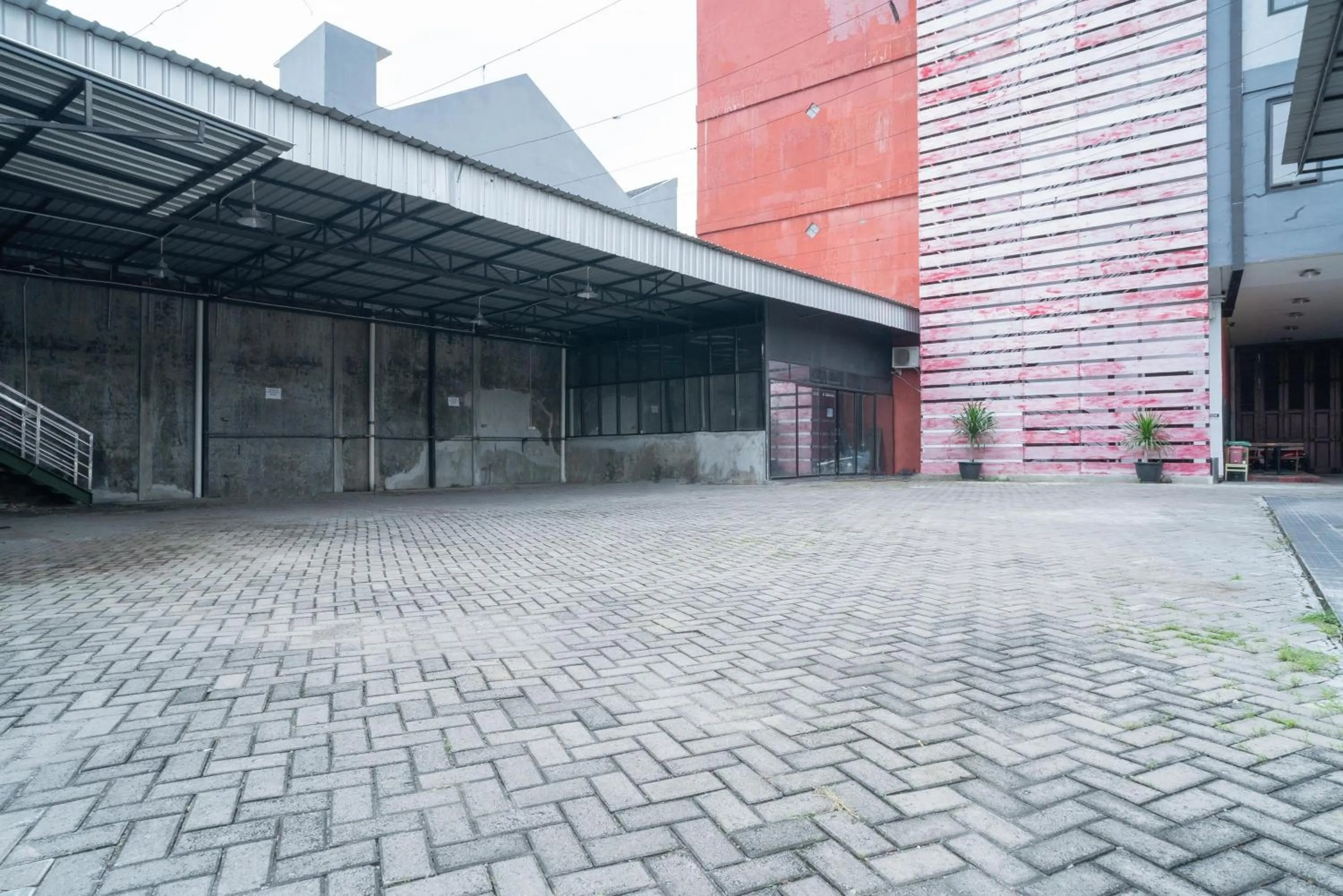 Property building in RedDoorz @ Tanjung Sari Surabaya