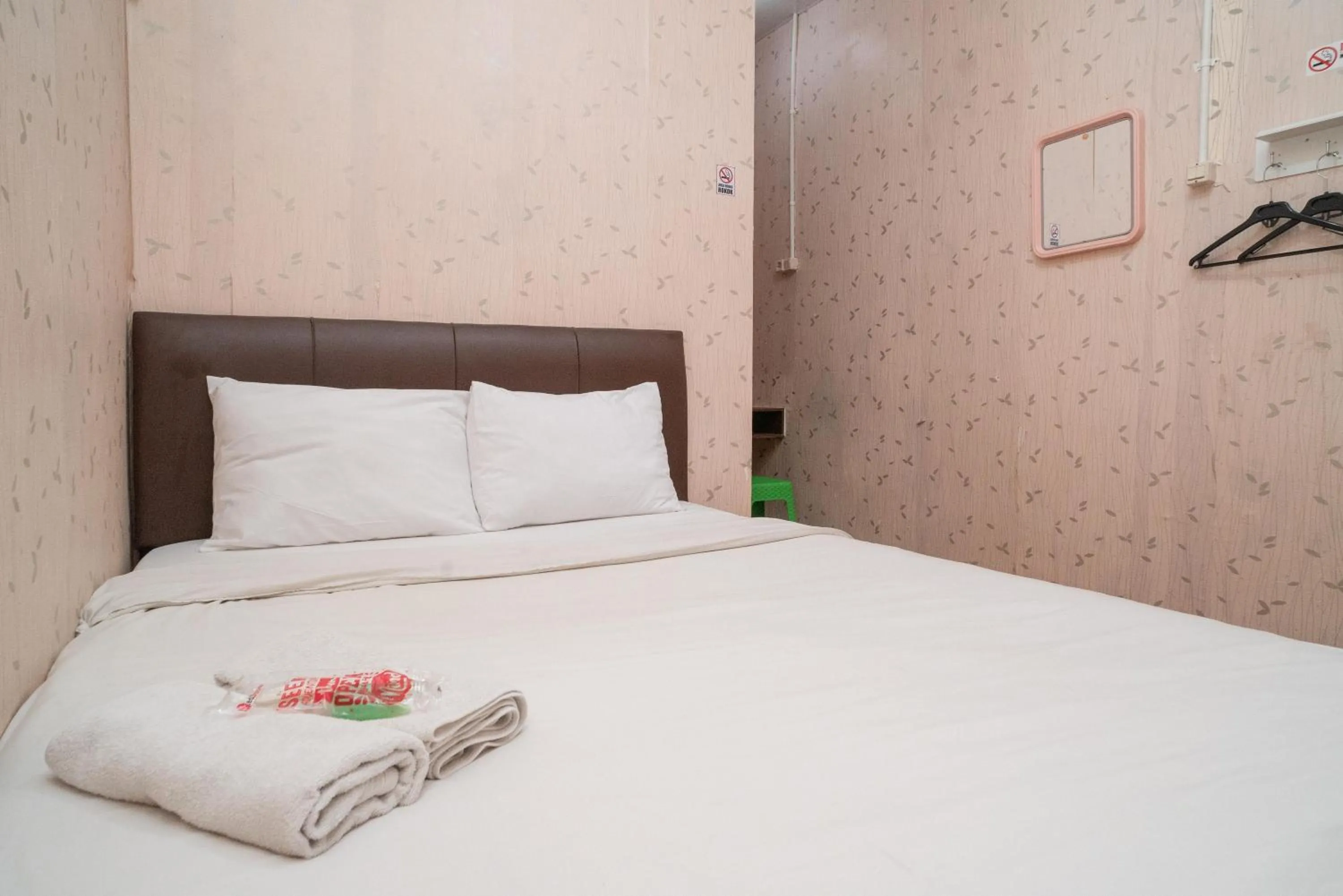 Bed in RedDoorz @ Tanjung Sari Surabaya