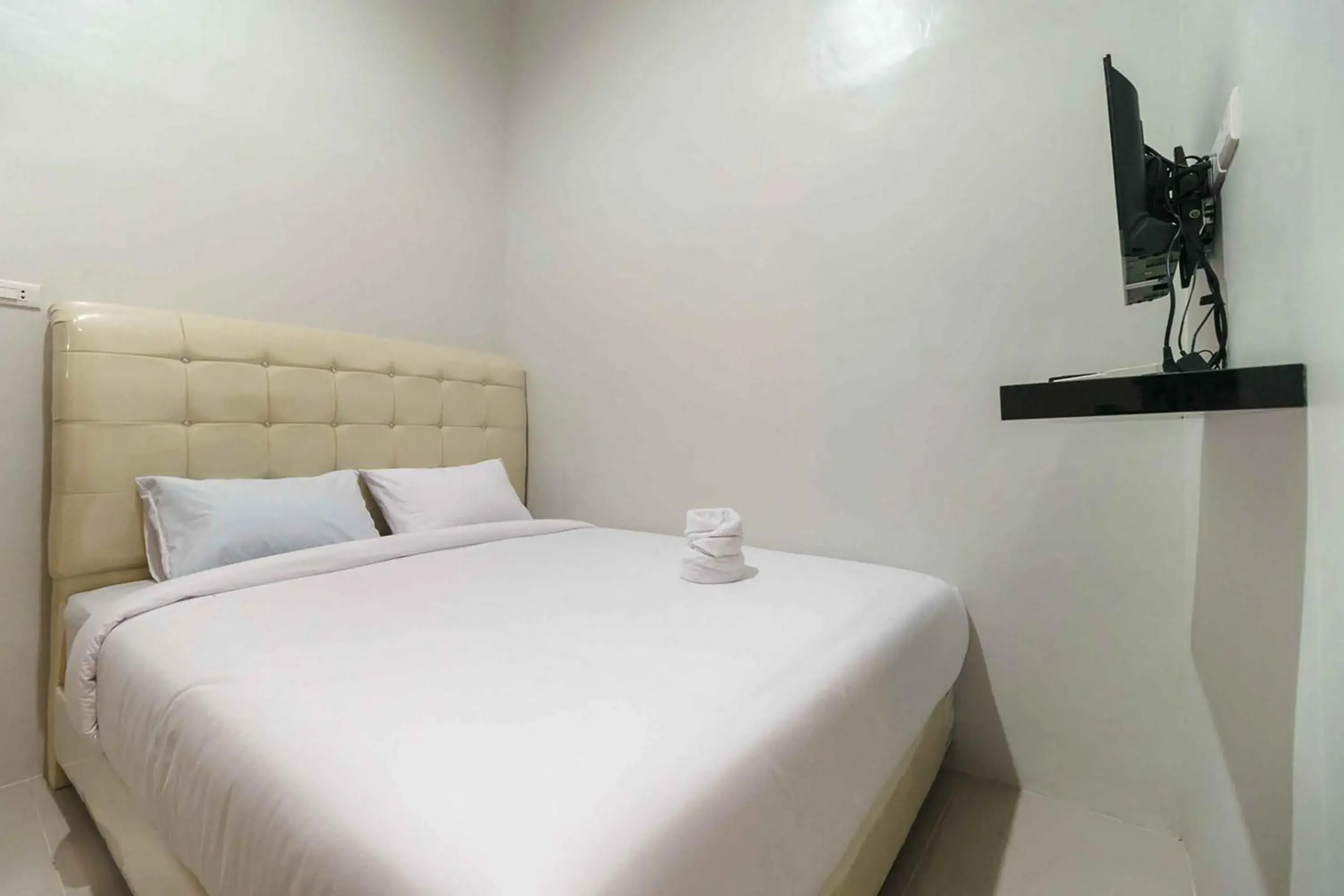 Standard Double Room with Fan in Homestay E Rahayu Anyer RedPartner Standard Double Room with Fan in Homestay E Rahayu Anyer RedPartner