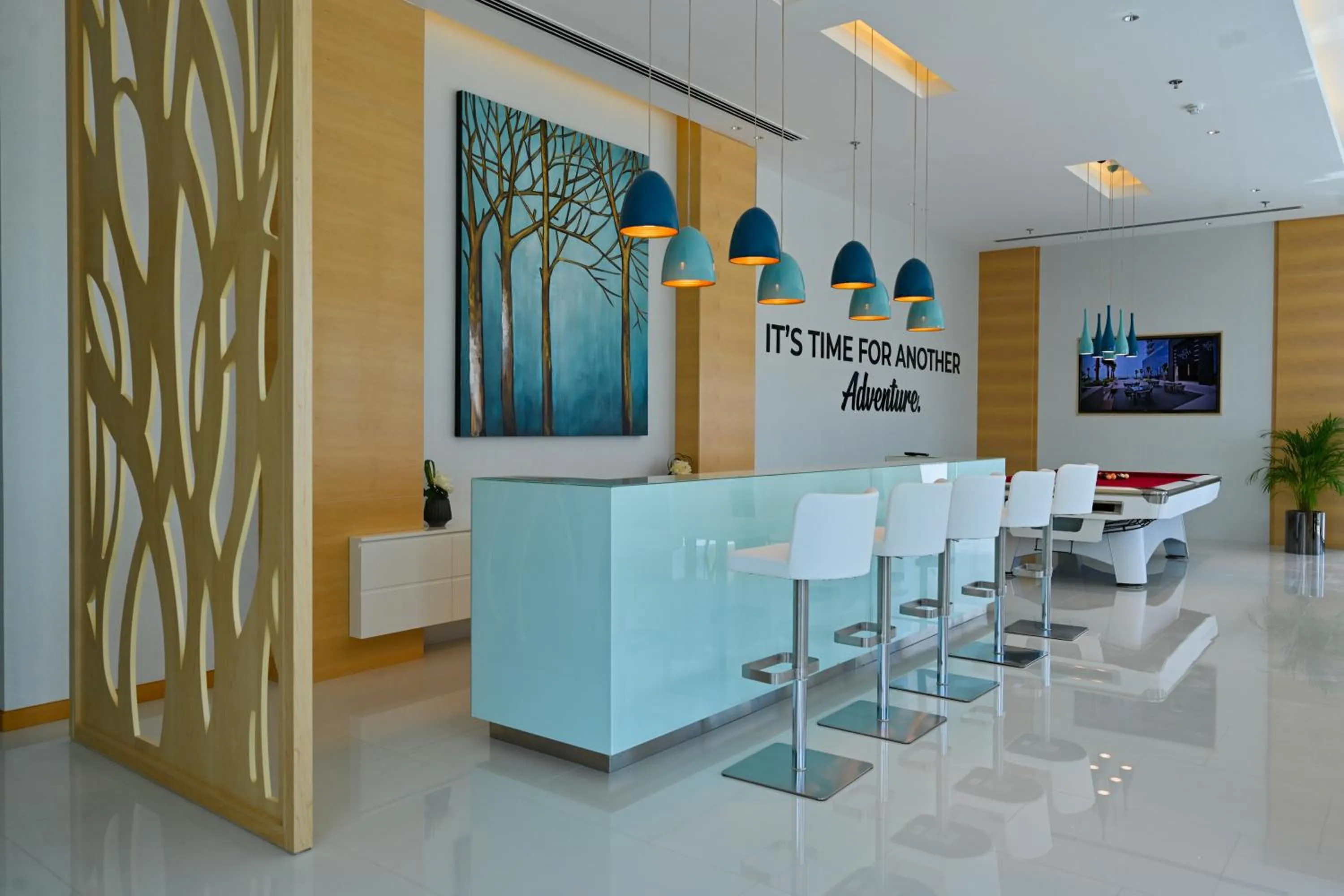 Lounge or bar in Springfield Suites