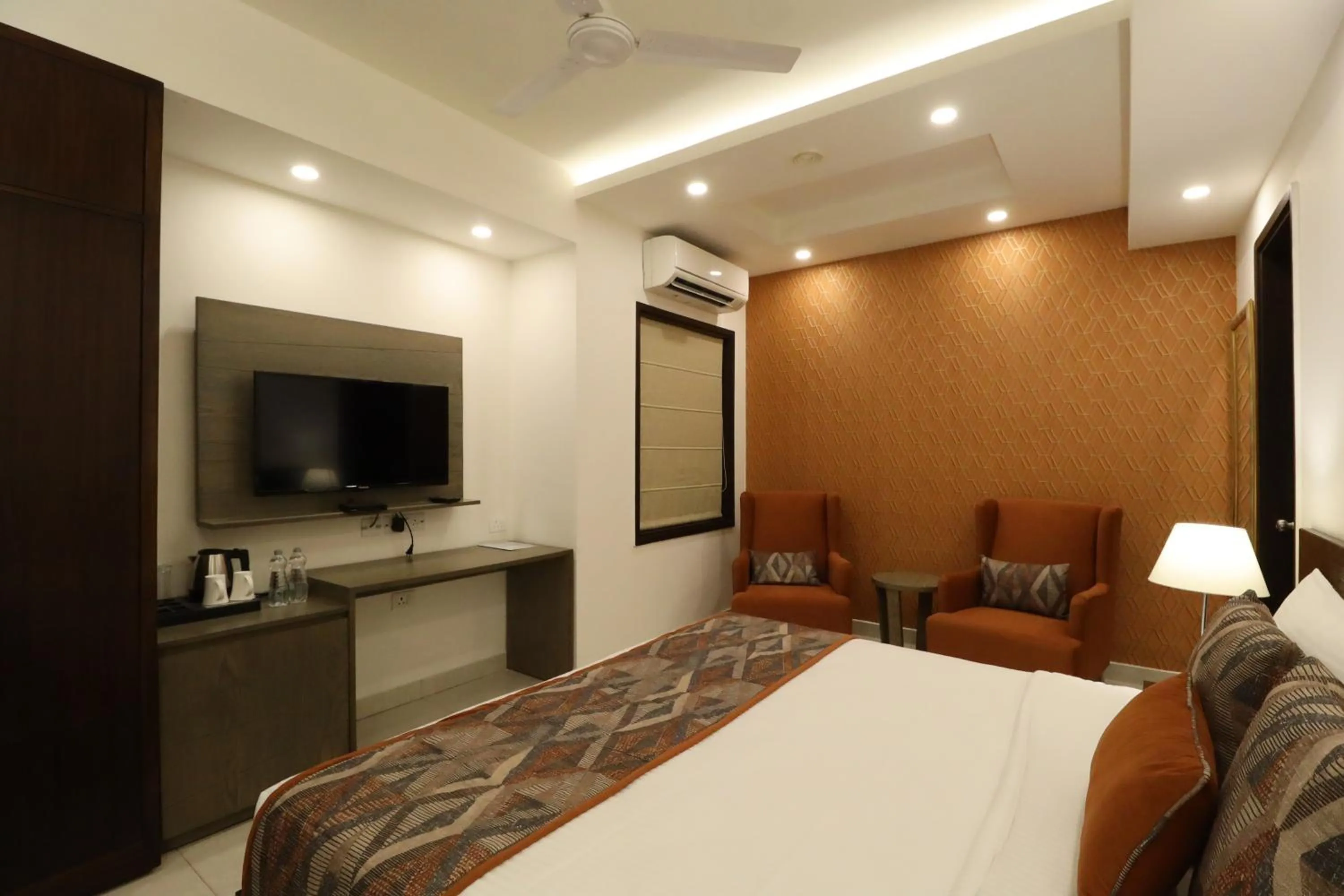 Bedroom, Bed in Ahuja Residency City Centre
