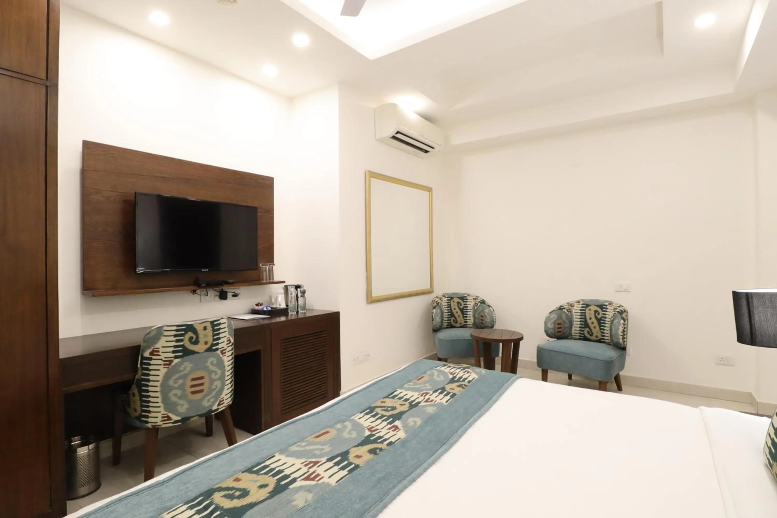 Bed in Ahuja Residency City Centre