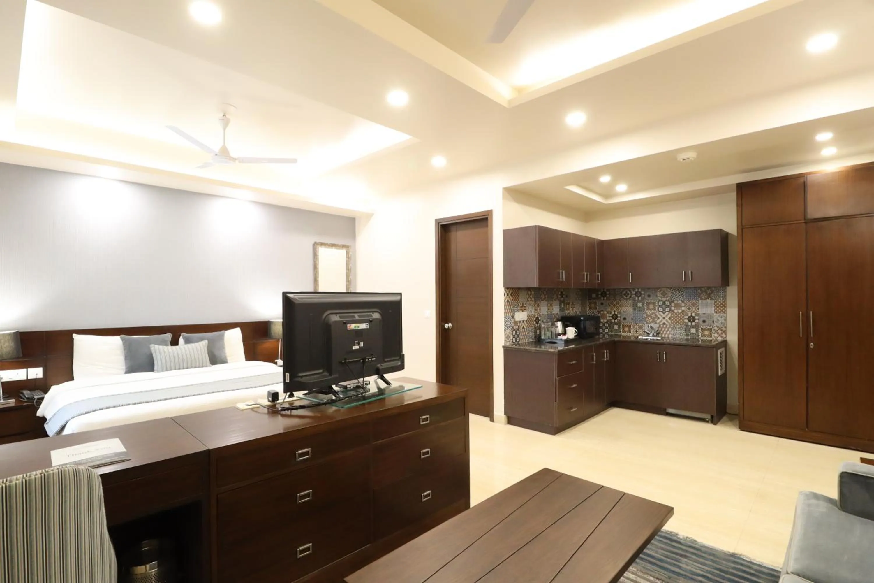 Bed in Ahuja Residency City Centre