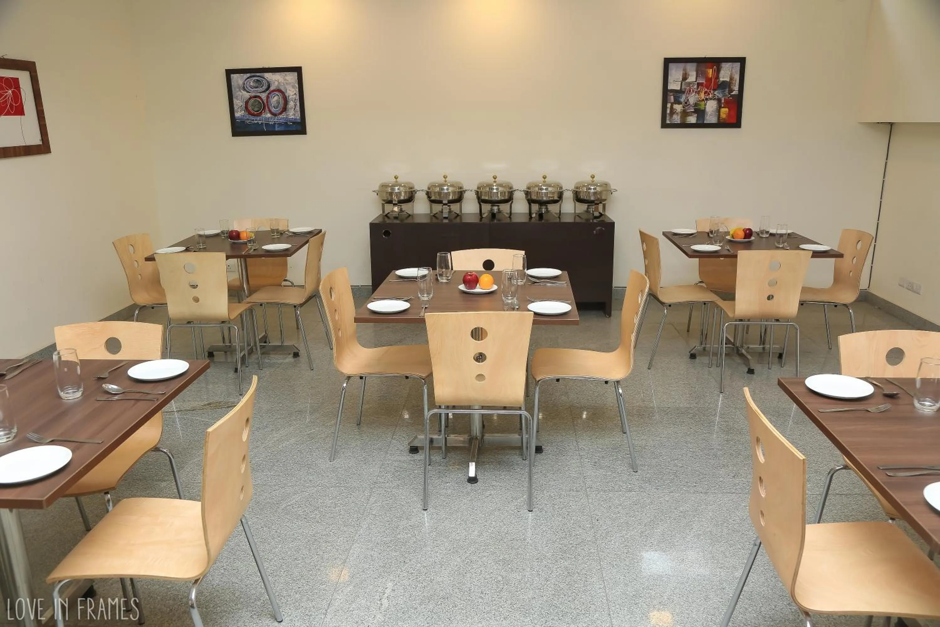 Restaurant/places to eat in Ahuja Residency City Centre