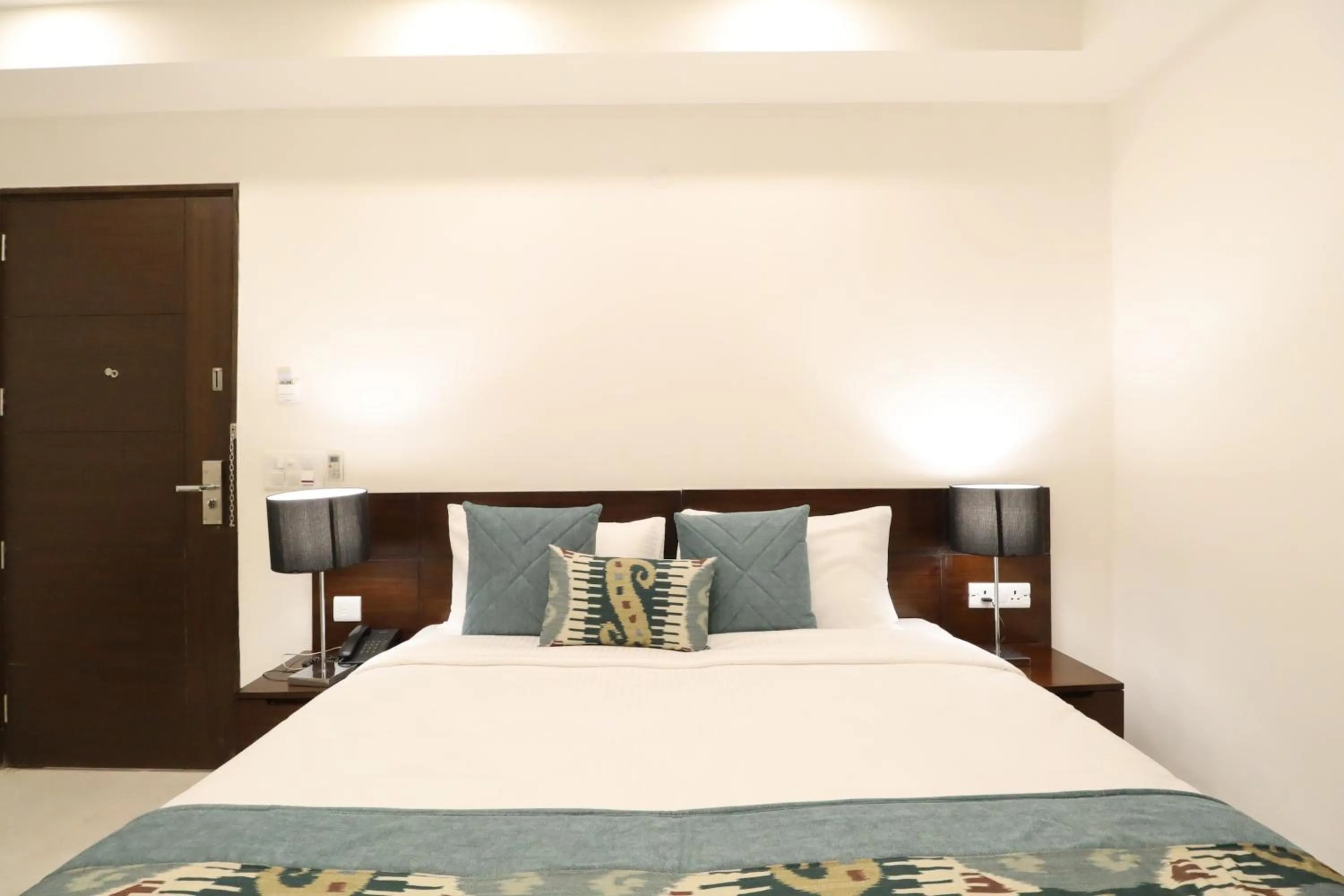 Bed in Ahuja Residency City Centre