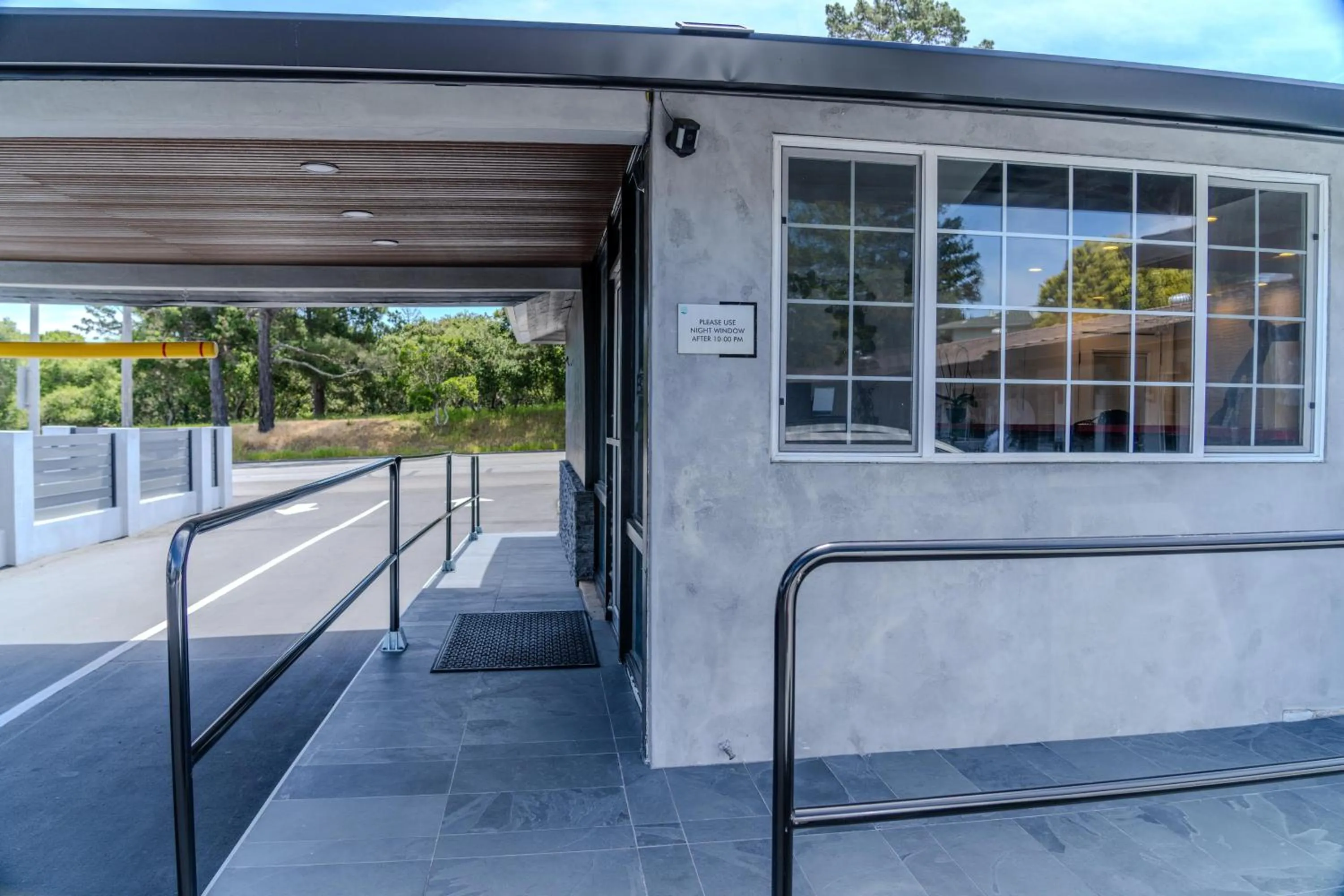 Property building in Monterey Surf Inn