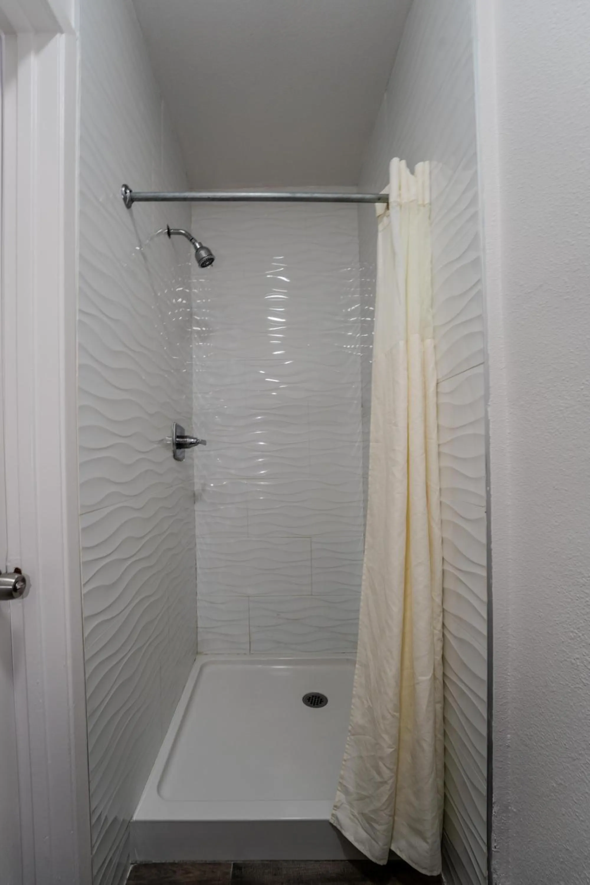 Shower in Monterey Surf Inn