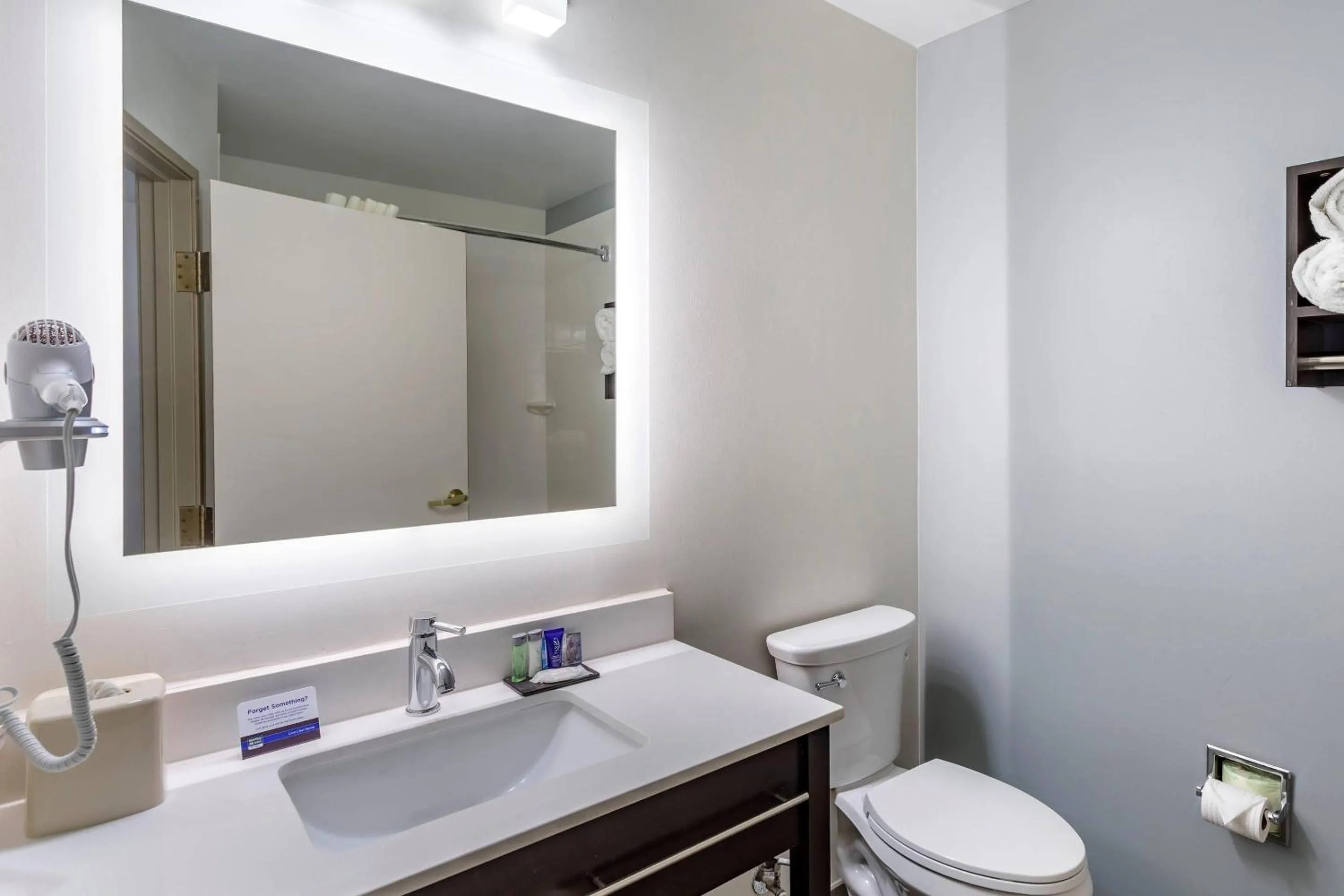 Bedroom in MainStay Suites Lebanon - Nashville Area