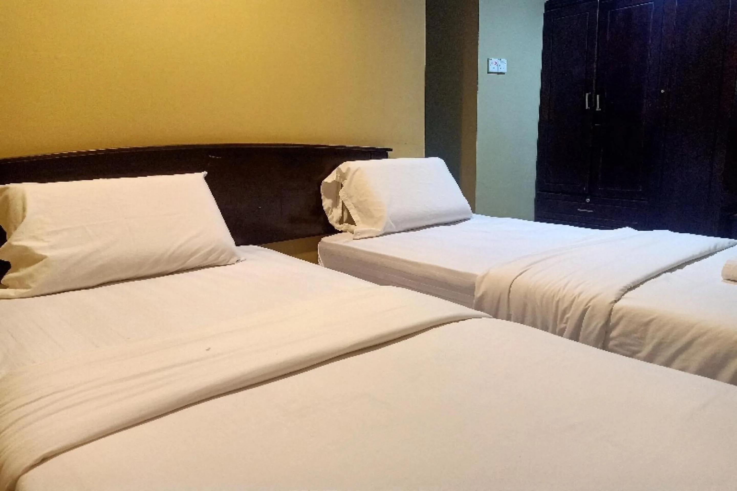 Bedroom, Bed in OYO 90411 Perdana Hotel Labuan