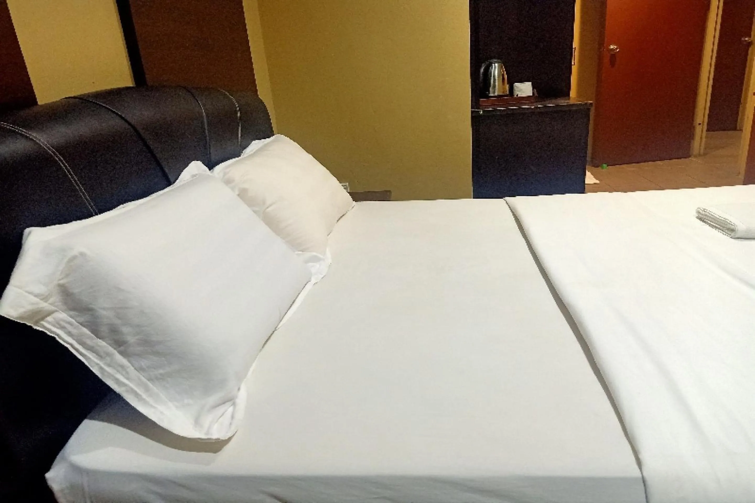 Bedroom, Bed in OYO 90411 Perdana Hotel Labuan