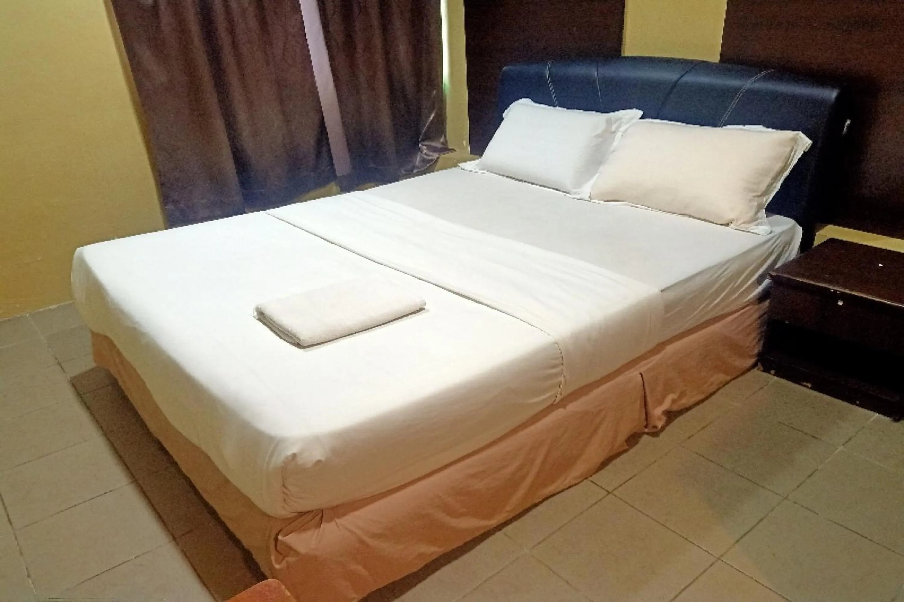 Bedroom, Bed in OYO 90411 Perdana Hotel Labuan