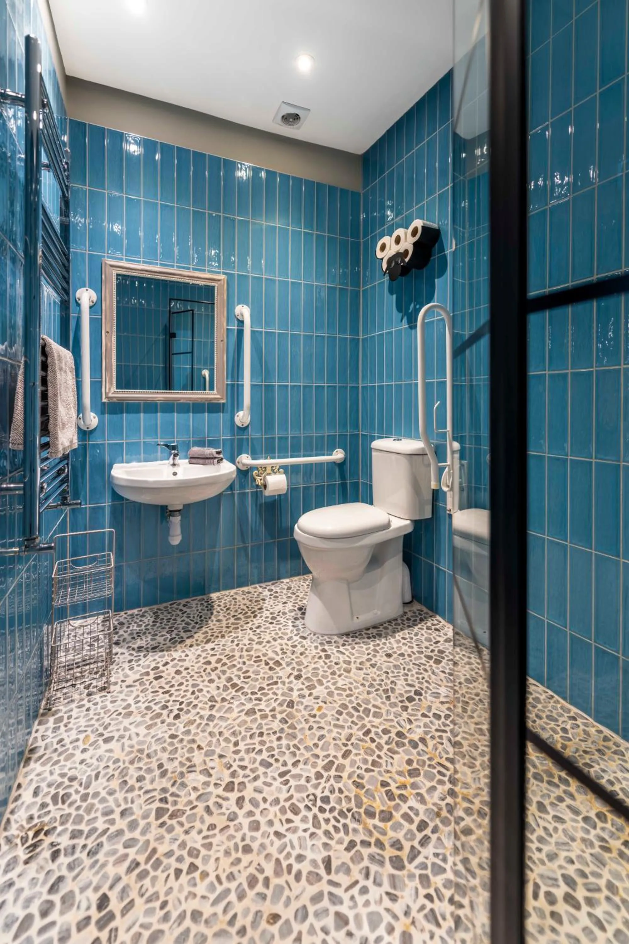 Bathroom in Sailors Rest