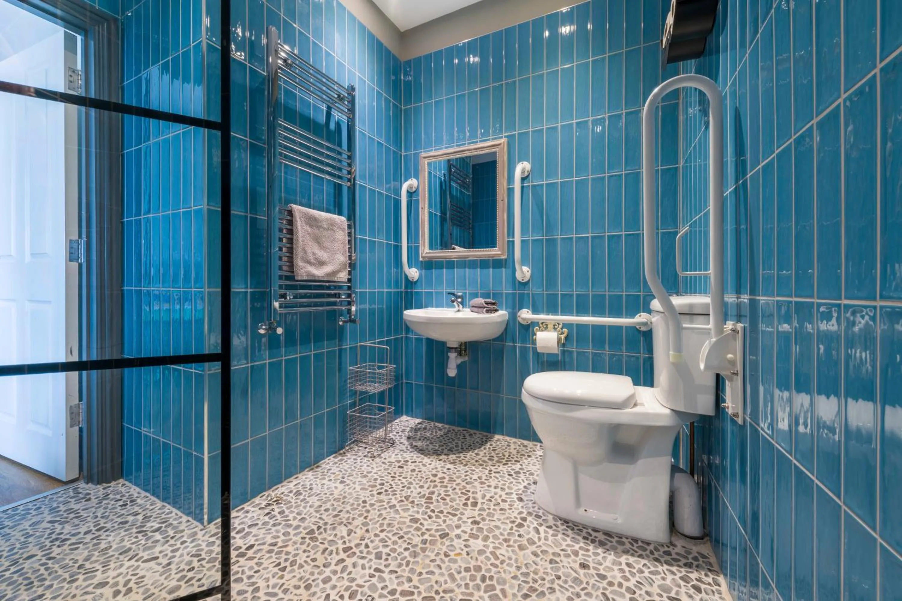 Bathroom in Sailors Rest