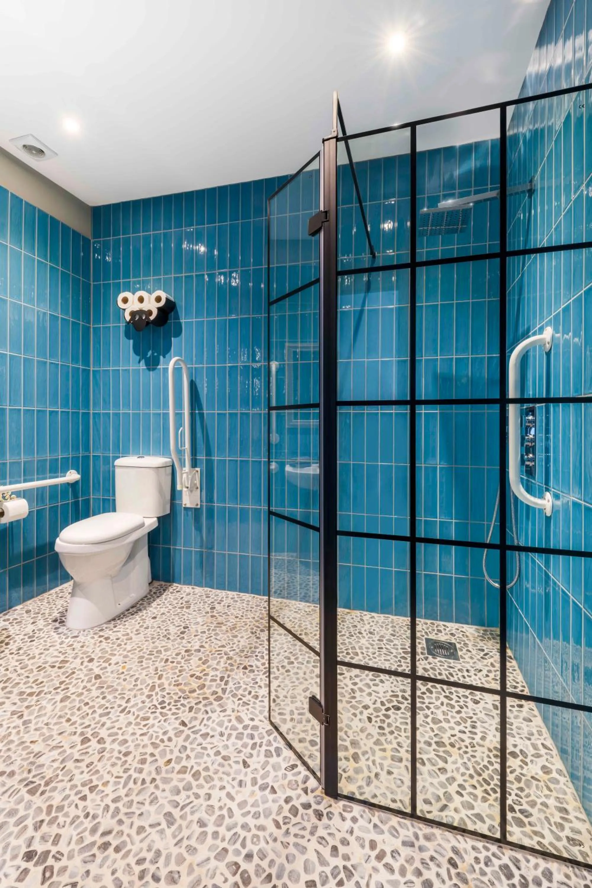 Bathroom in Sailors Rest