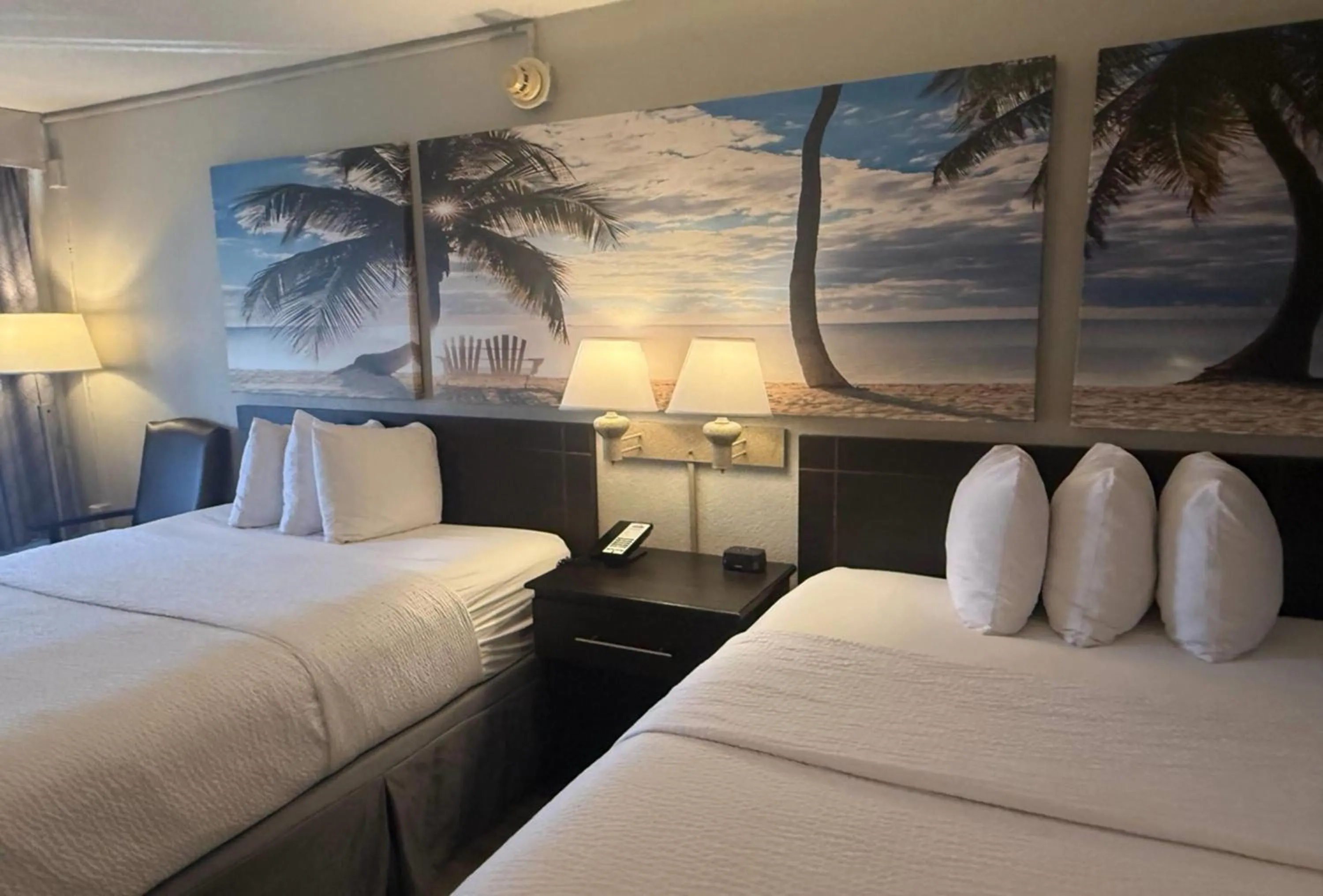 Photo of the whole room, Bed in Days Inn by Wyndham Fort Lauderdale-Oakland Park Airport N