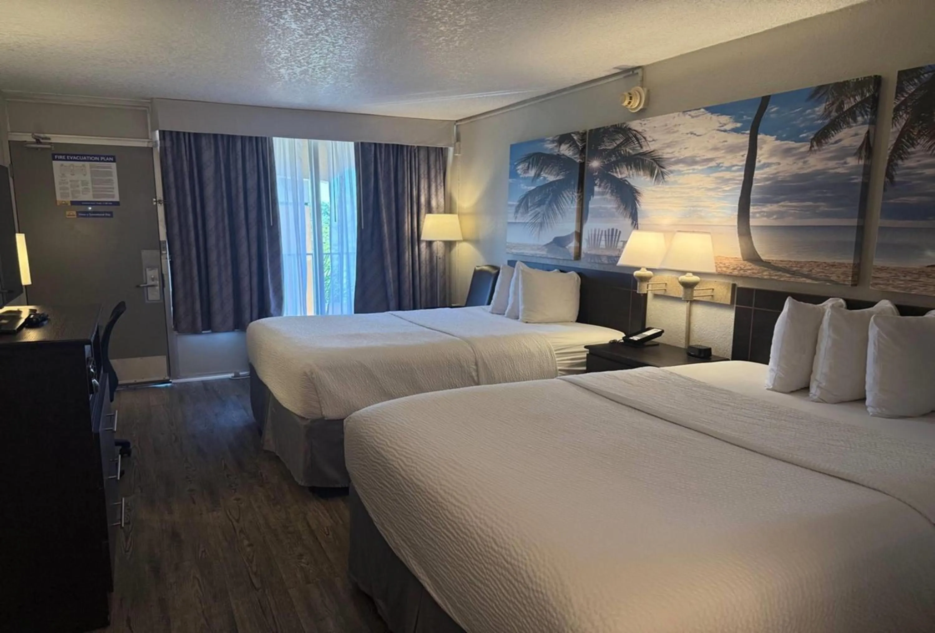 Photo of the whole room, Bed in Days Inn by Wyndham Fort Lauderdale-Oakland Park Airport N