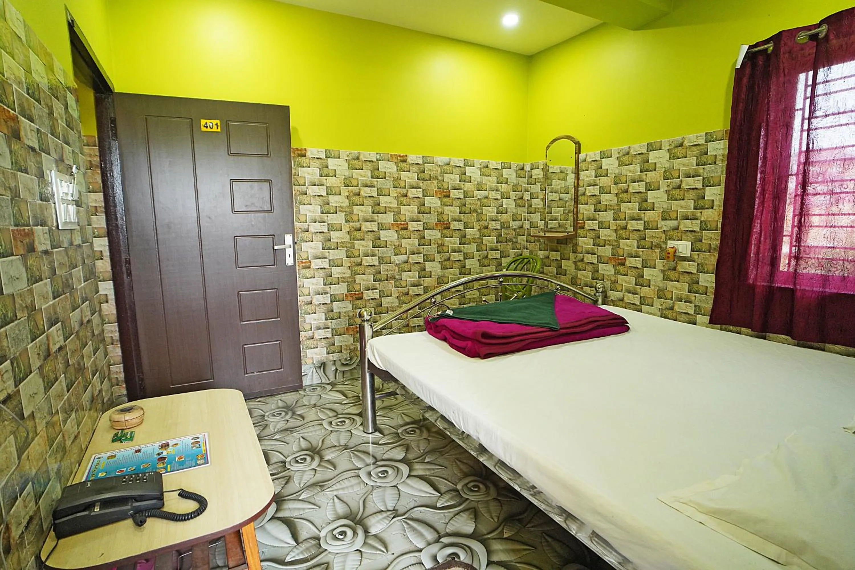 Bed in Resort Neel Nirjan !! Best Family Couple friendly family Resort!!