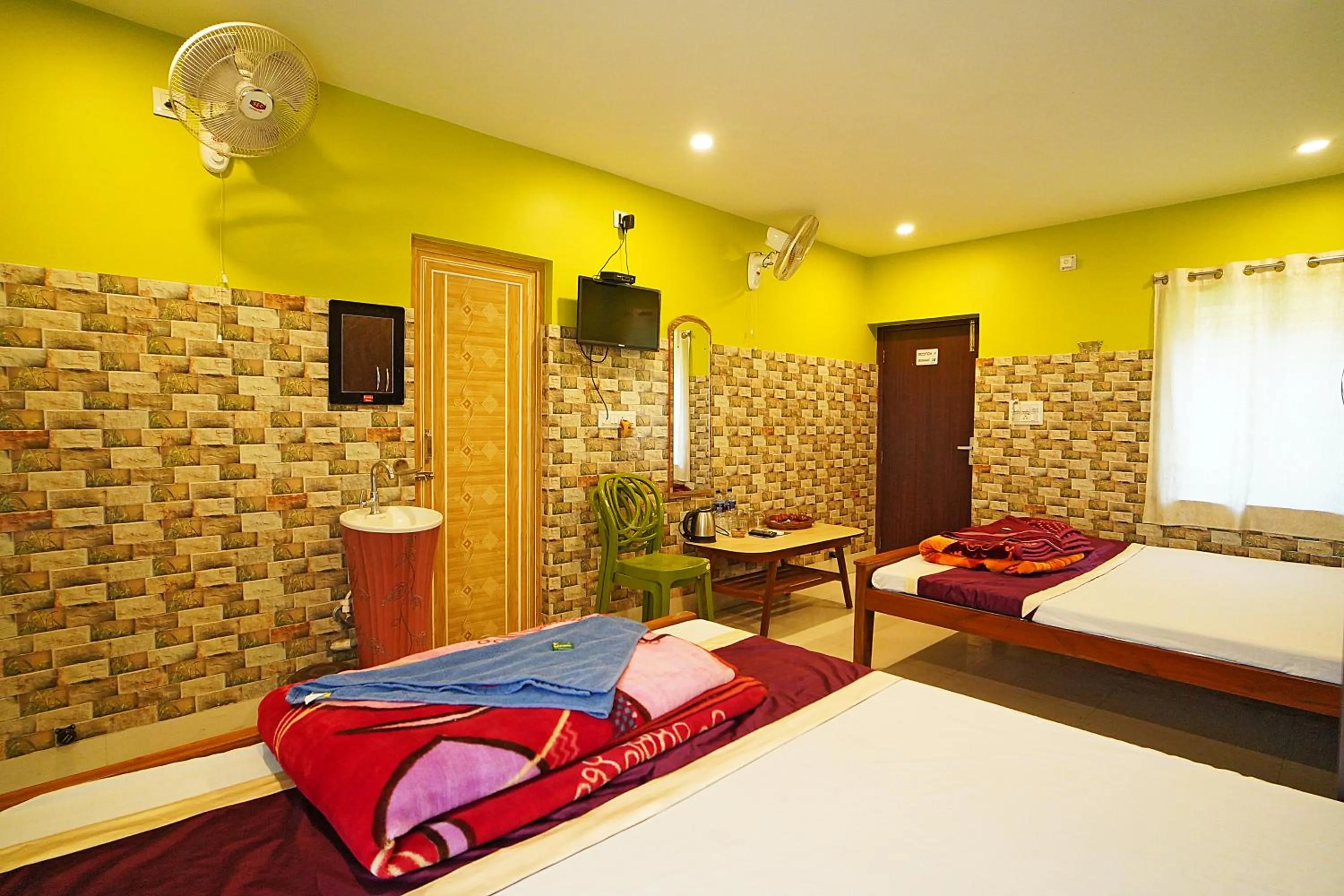 Bed in Resort Neel Nirjan !! Best Family Couple friendly family Resort!!