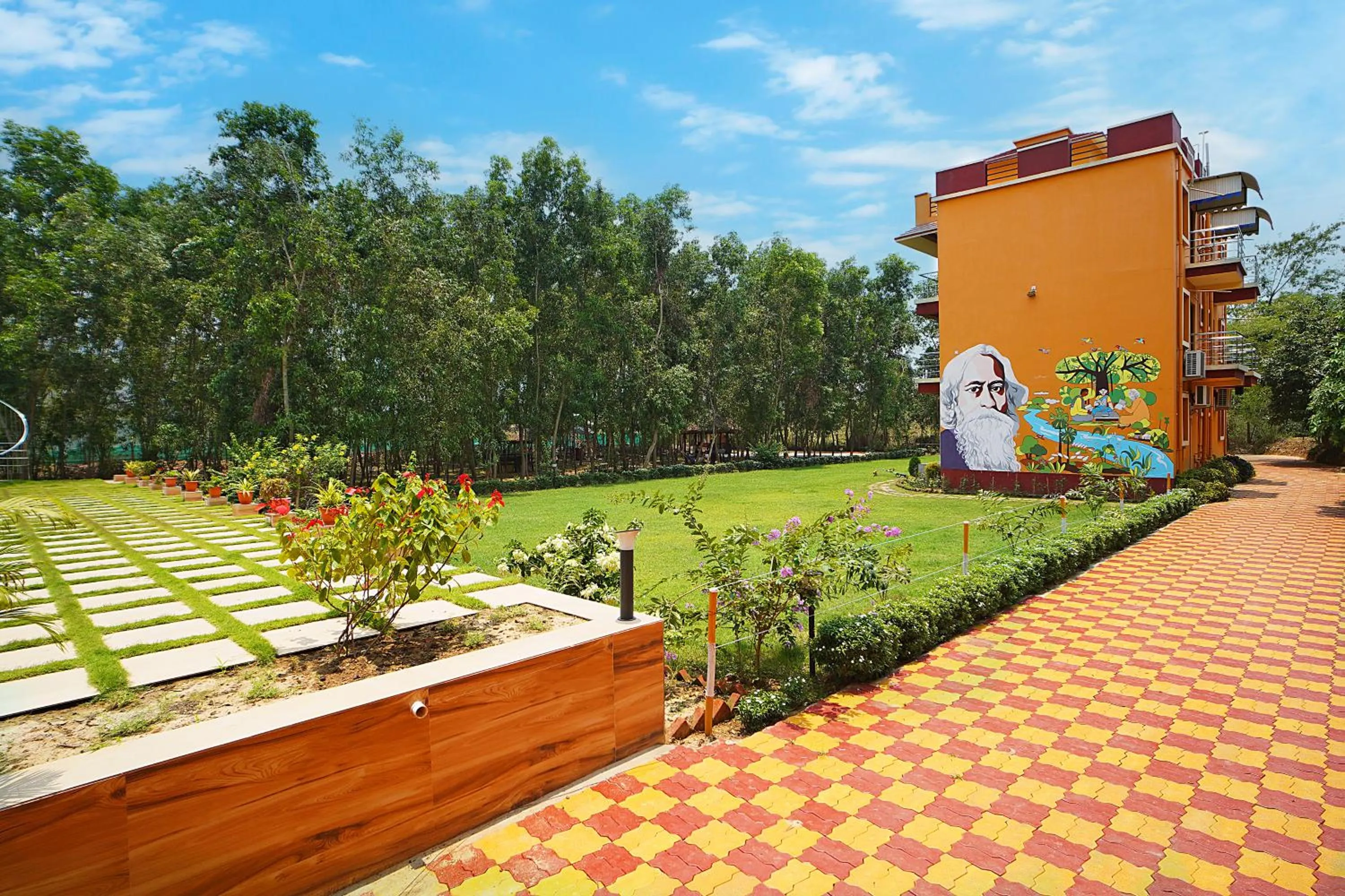 Communal lounge/ TV room in Resort Neel Nirjan !! Best Family Couple friendly family Resort!!