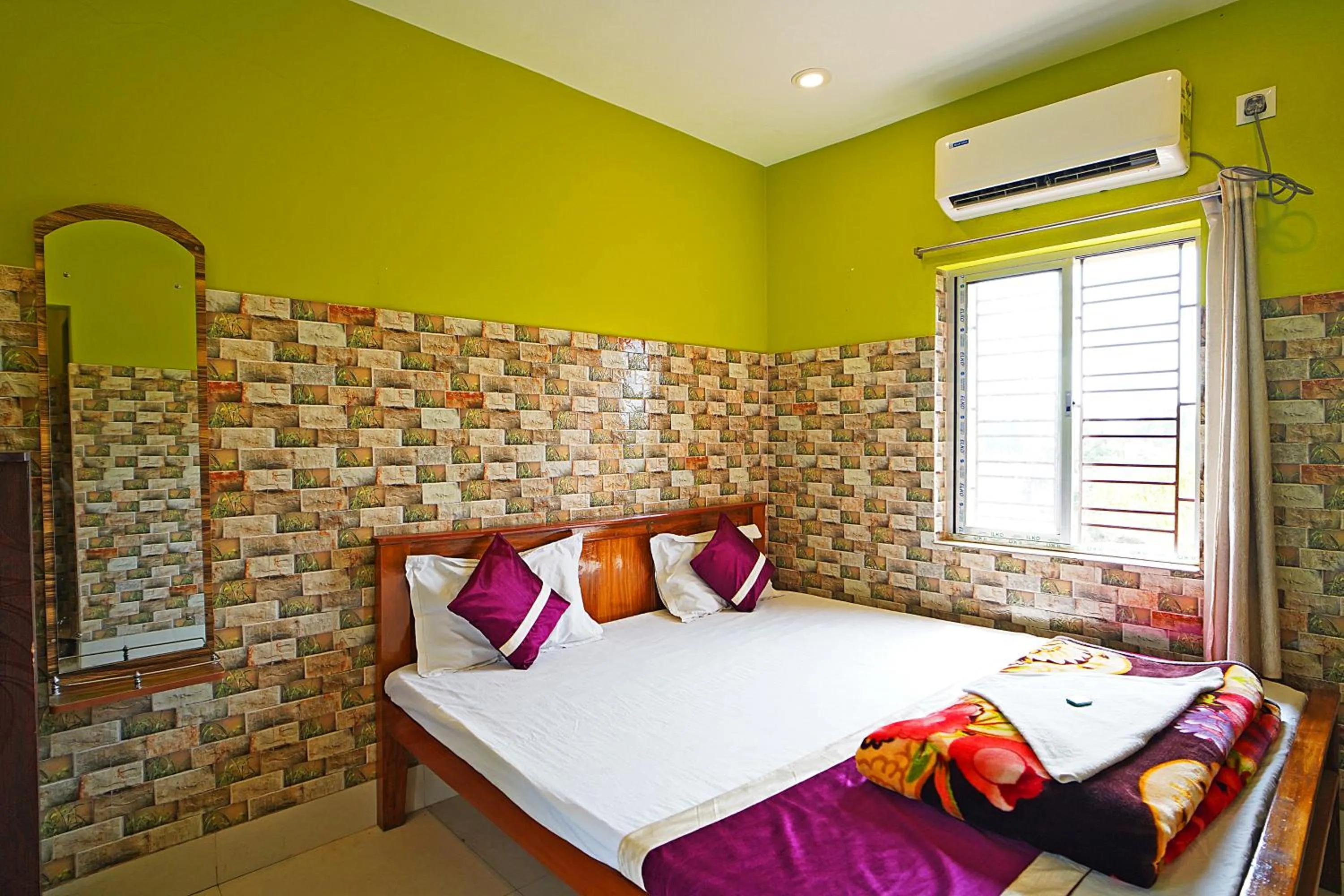 Bed in Resort Neel Nirjan !! Best Family Couple friendly family Resort!!