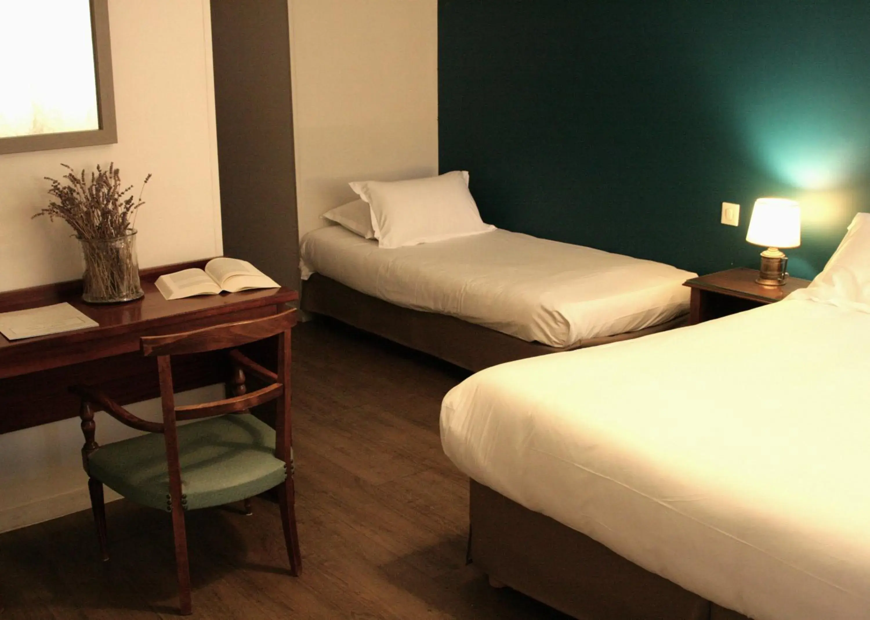 Standard Triple Room in Hôtel Albion Standard Triple Room in Hôtel Albion