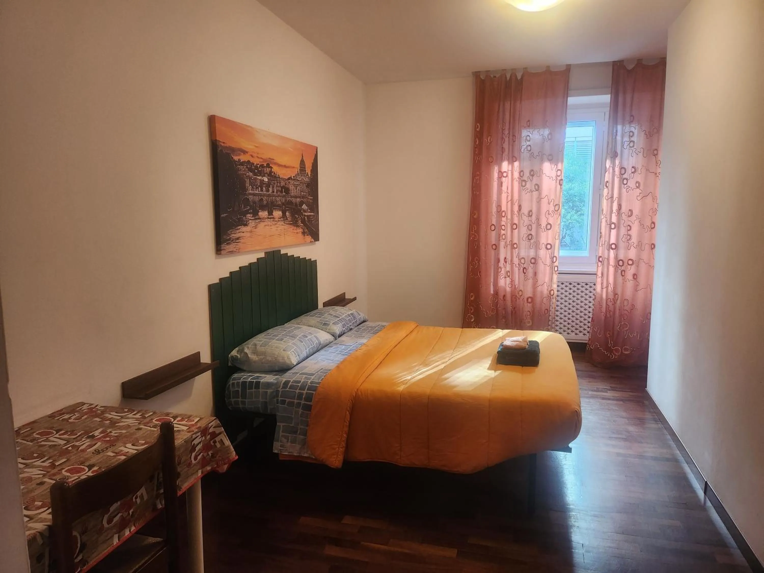 Property building, Bed in Sepulveda